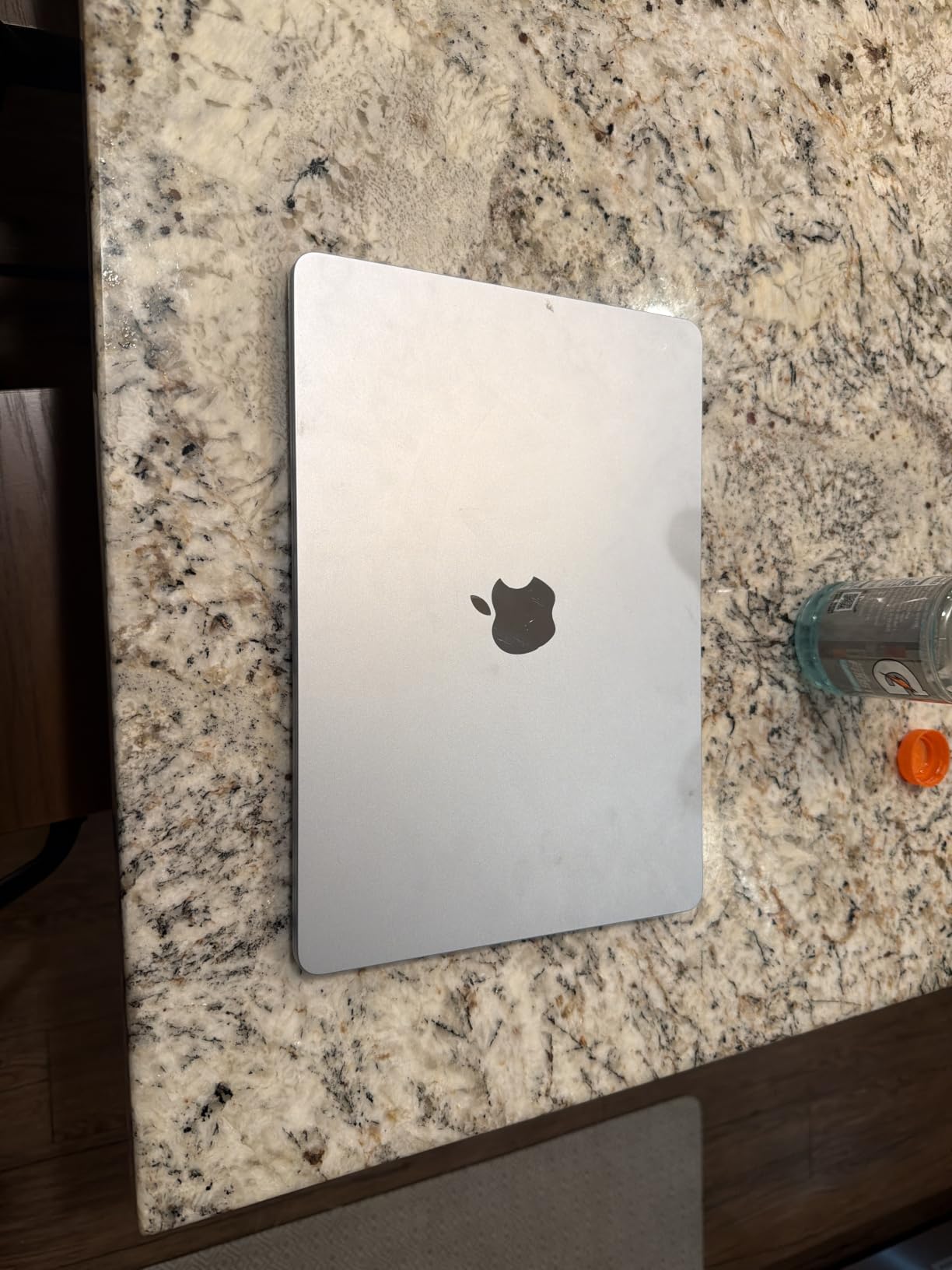 2025 MacBook Air 13-inch Laptop with M4 chip: Built for Apple Intelligence, 13.6-inch Liquid Retina Display, 24GB Unified Memory, 512GB SSD Storage, 12MP Center Stage Camera, Touch ID; Starlight customer photo 2