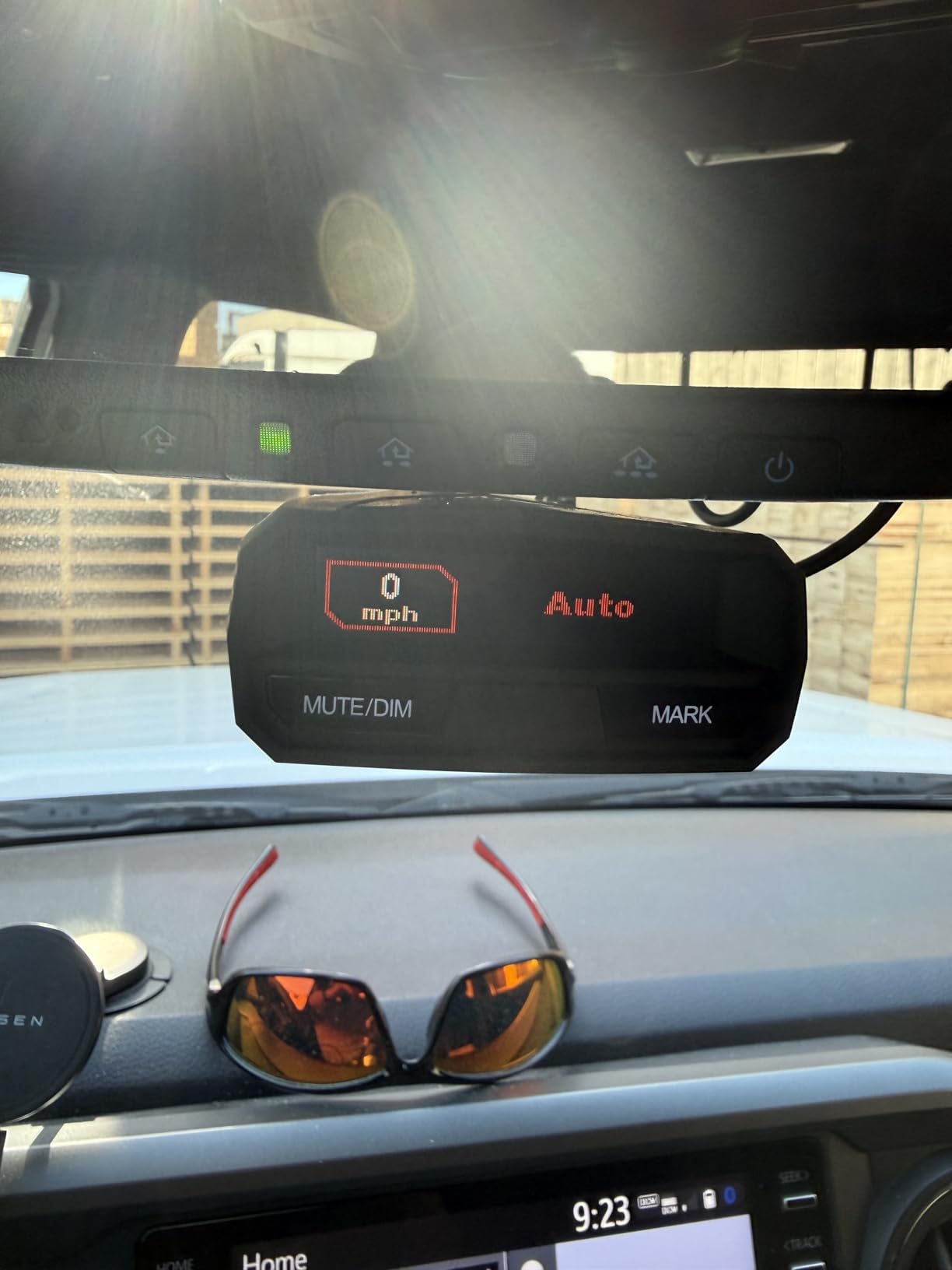 Uniden R4W (new Model) Extreme Long-Range Laser/Radar Detector, Record Shattering Performance, 360deg Awareness, Built-in GPS, Wi-Fi, Bluetooth, Voice Alerts, Red Light & Speed Cameras, R/TACH App customer photo 1