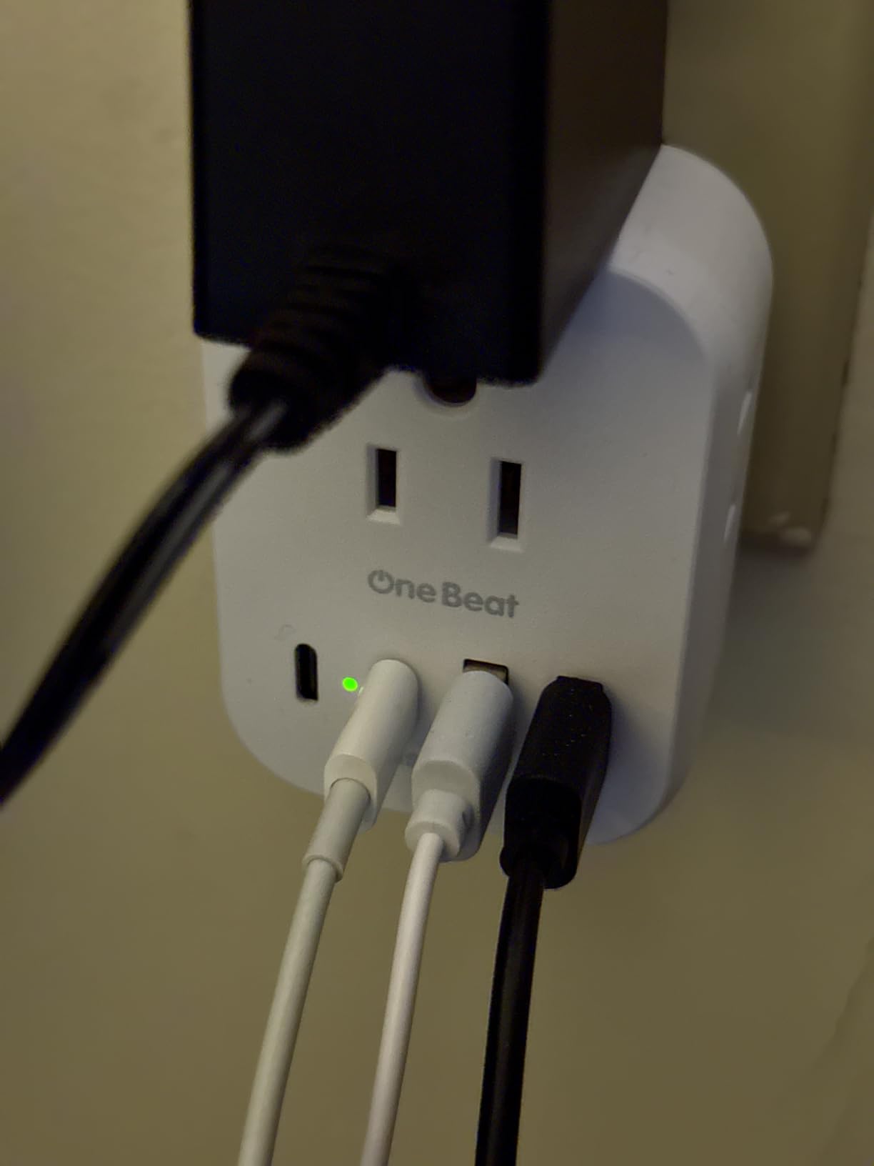 Travel Cruise Ship Essentials, Multi Plug Wall Outlet Extender with 4 Outlets 4 USB (2 USB-C), Cruise Approved Power Strip Non Surge Protector, Plug Adapter, Travel Cruise Must Have Accessories customer photo 1