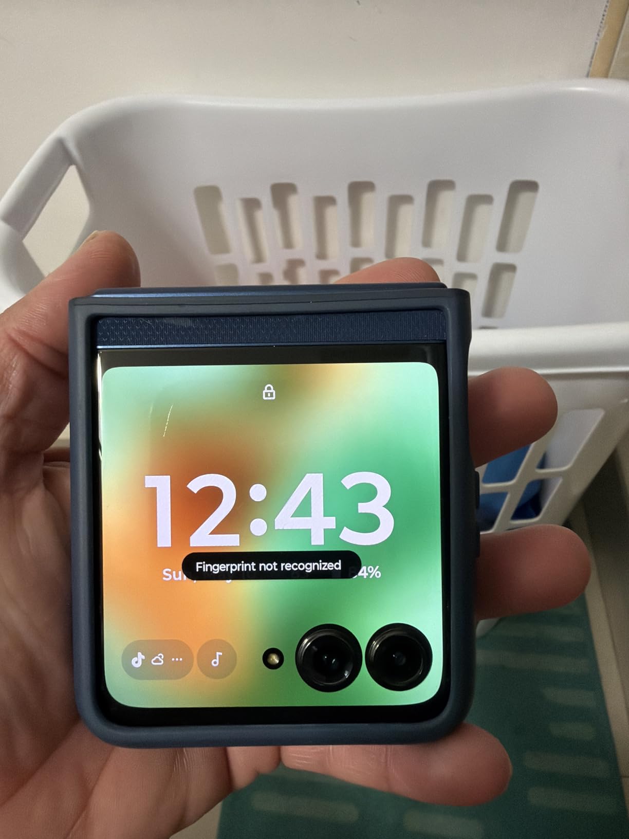 Razr 2025 | Unlocked | Made for US 8/256GB | 50MP Camera | Pantone Gibraltar Sea customer photo 2