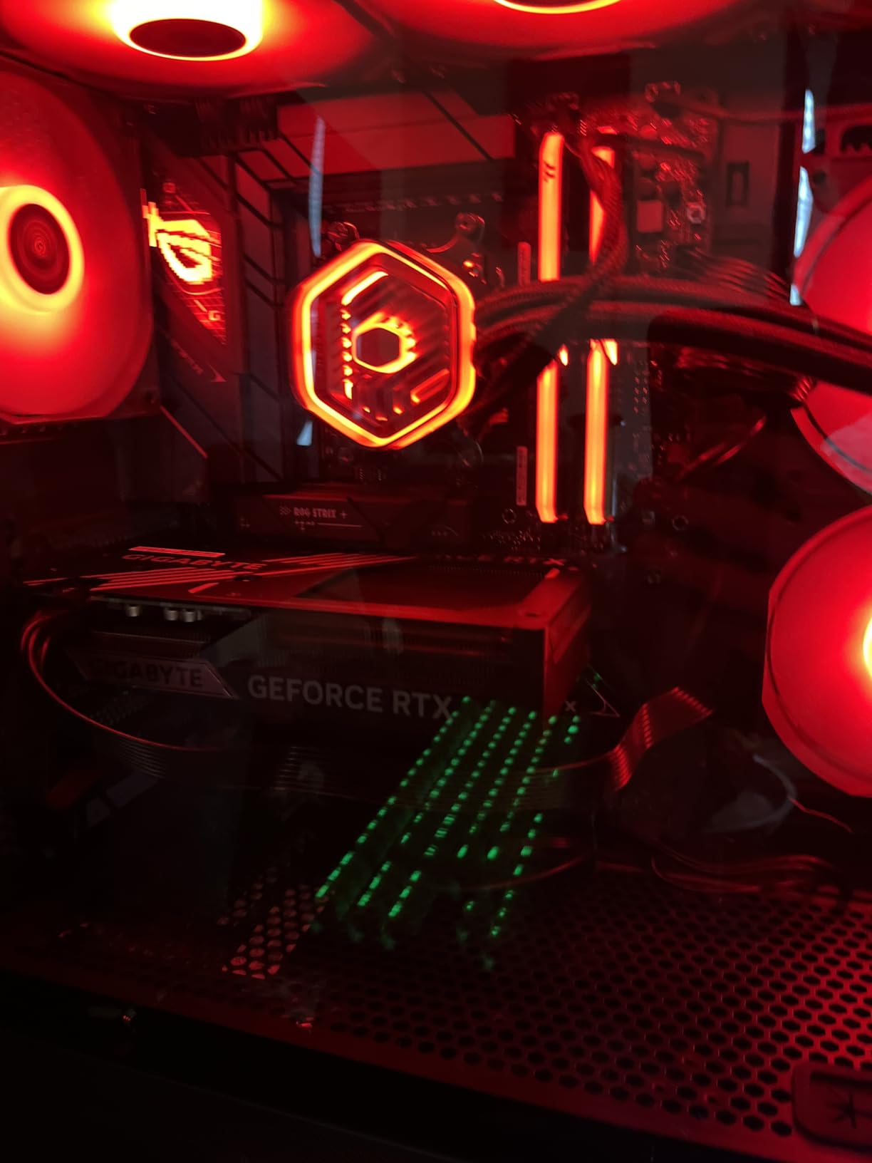 GIGABYTE GeForce RTX 5060 Ti WINDFORCE OC 16G Graphics Card, 16GB 128-bit GDDR7, PCIe 5.0, by NVIDIA, DisplayPort & HDMI, GV-N506TWF2OC-16GD customer photo 1