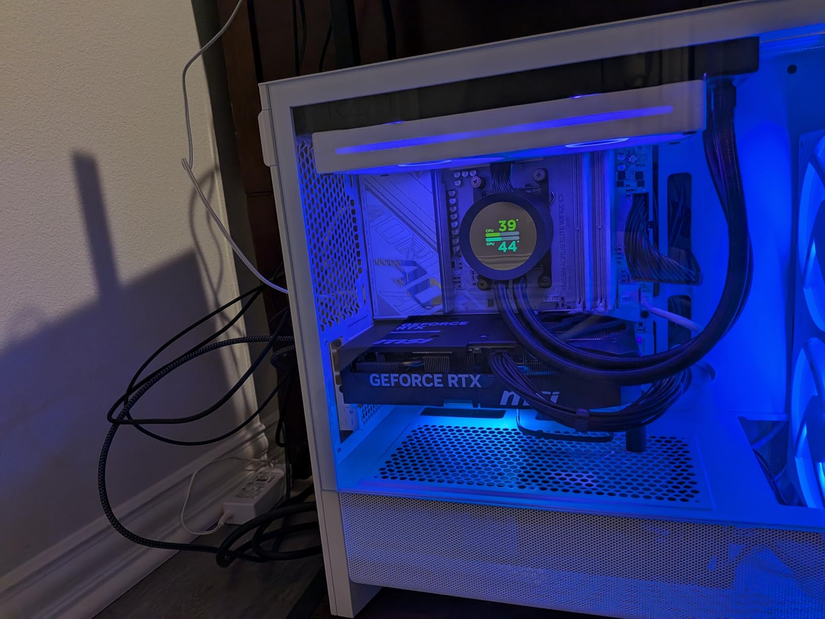 NZXT Kraken Plus 240 - AIO CPU Liquid Cooler - 240mm Radiator - 2 x F120P Fans - Customizable 1.54