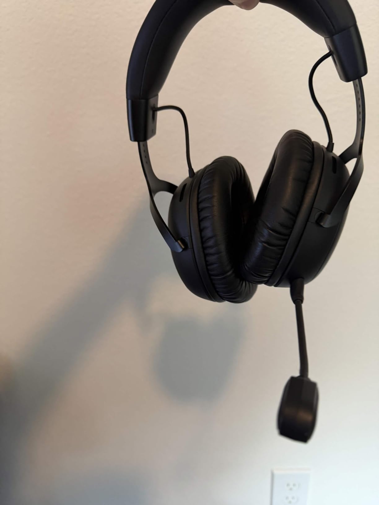 HyperX Cloud III S - Wireless Gaming Headset for Multi-Platform, 2.4GHz, Bluetooth, Battery Life up to 120 Hours 2.4GHz / 200 Hours Bluetooth, 53mm Angled Drivers, Detachable Mic - Black customer photo 1