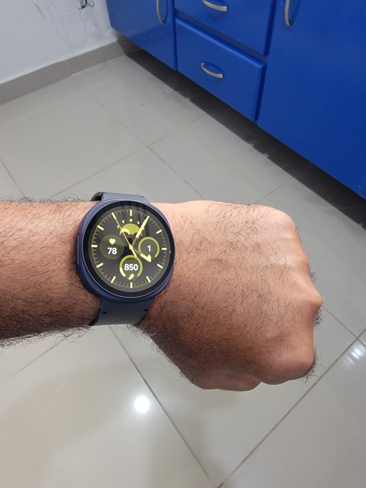 Samsung Galaxy Watch 8 (2025) 44mm Bluetooth Smartwatch, Cushion Design, Fitness Tracker, Sleep Coaching, Running Coach, Energy Score, Heart Rate Tracking, Graphite, US Version customer photo 1