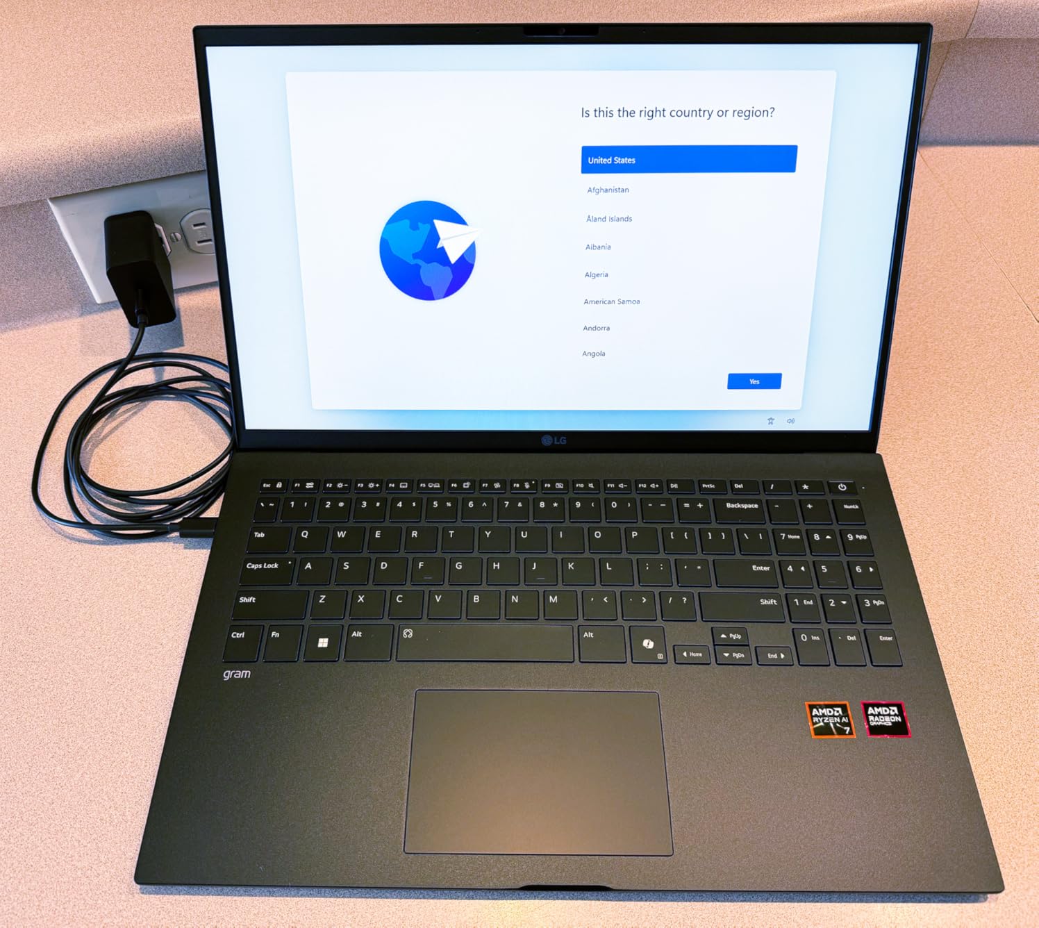 LG gram 15-inch, Copilot+, Thin and Lightweight Laptop, Windows 11 Home, Powered by AMD Ryzen AI 7 350 Processor, 16GB RAM, 1TB SSD, Obsidian Black customer photo 1