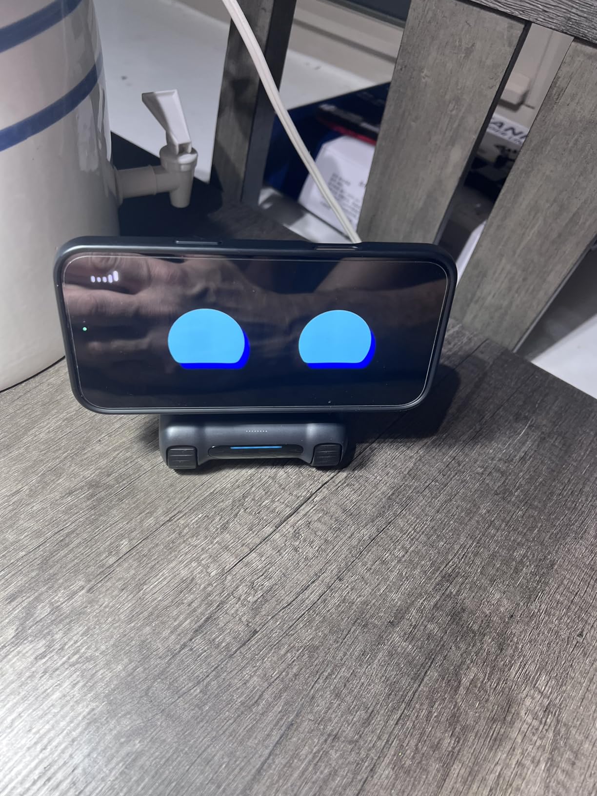 LOOI Robot-Starlight White-AI Desktop Companion, ChatGPT&Gemini Voice Interaction, Visual Understanding, Personality&Memory, 10W Wireless Charging, Tech&Gadget Gift, Electronic pets, Toy, Geek, Desktop Setup customer photo 1