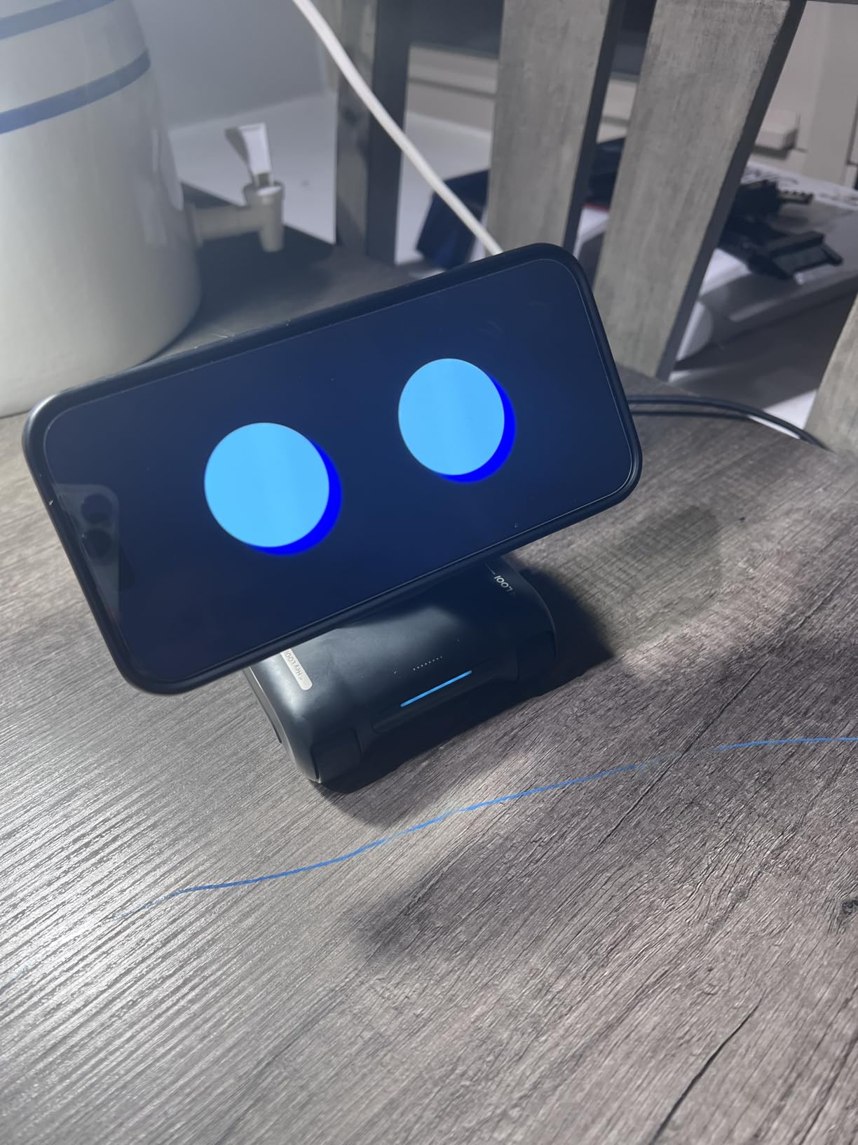 LOOI Robot-Starlight White-AI Desktop Companion, ChatGPT&Gemini Voice Interaction, Visual Understanding, Personality&Memory, 10W Wireless Charging, Tech&Gadget Gift, Electronic pets, Toy, Geek, Desktop Setup customer photo 2