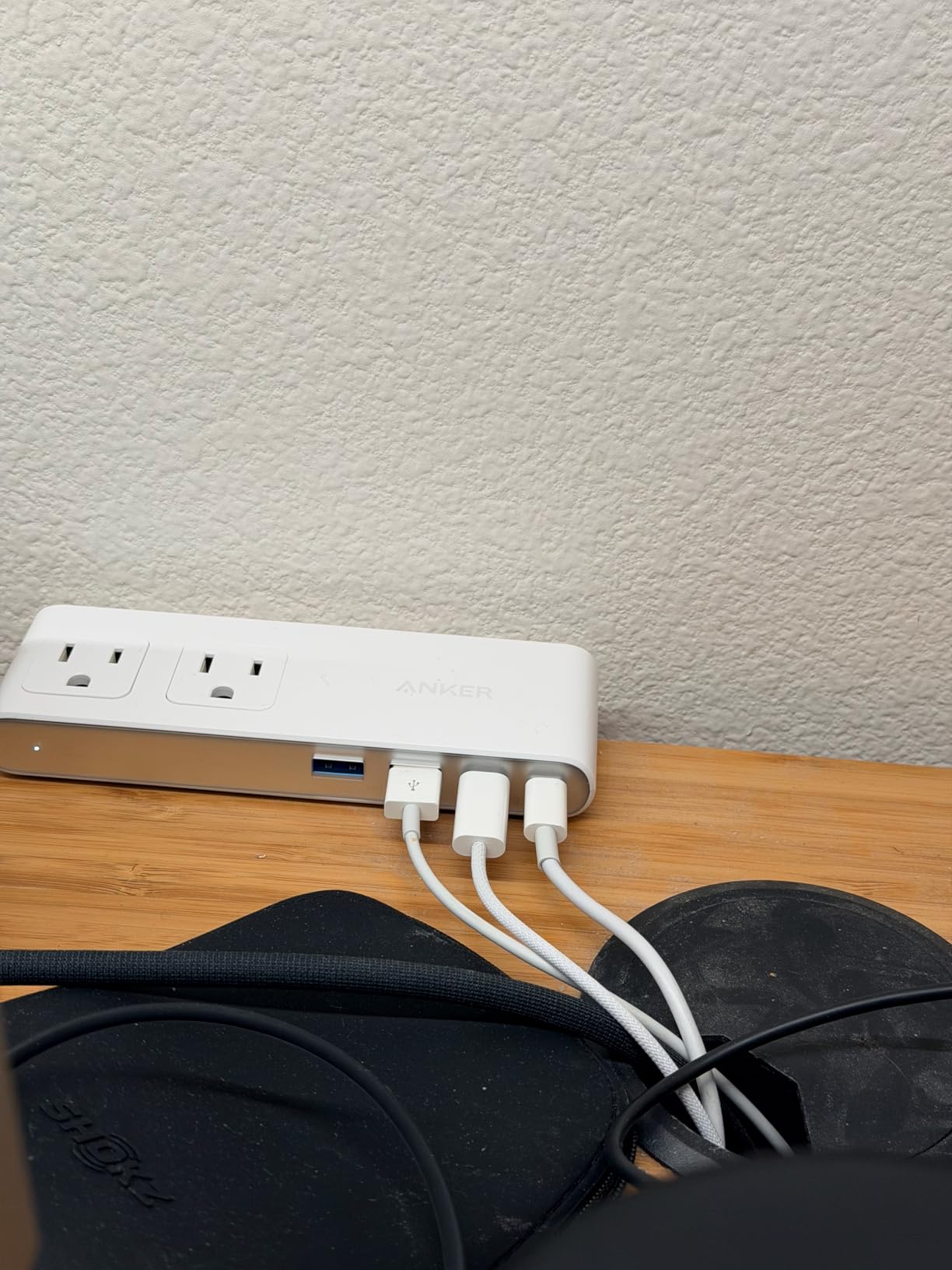 Anker Nano Power Strip, Desk Clamp with 1500J Surge Protector, 5ft Extension Cord, 70W Max Gaming Desk Accessories, 6 AC, 2 USB A, 2 USB C, Home Office Essentials customer photo 1