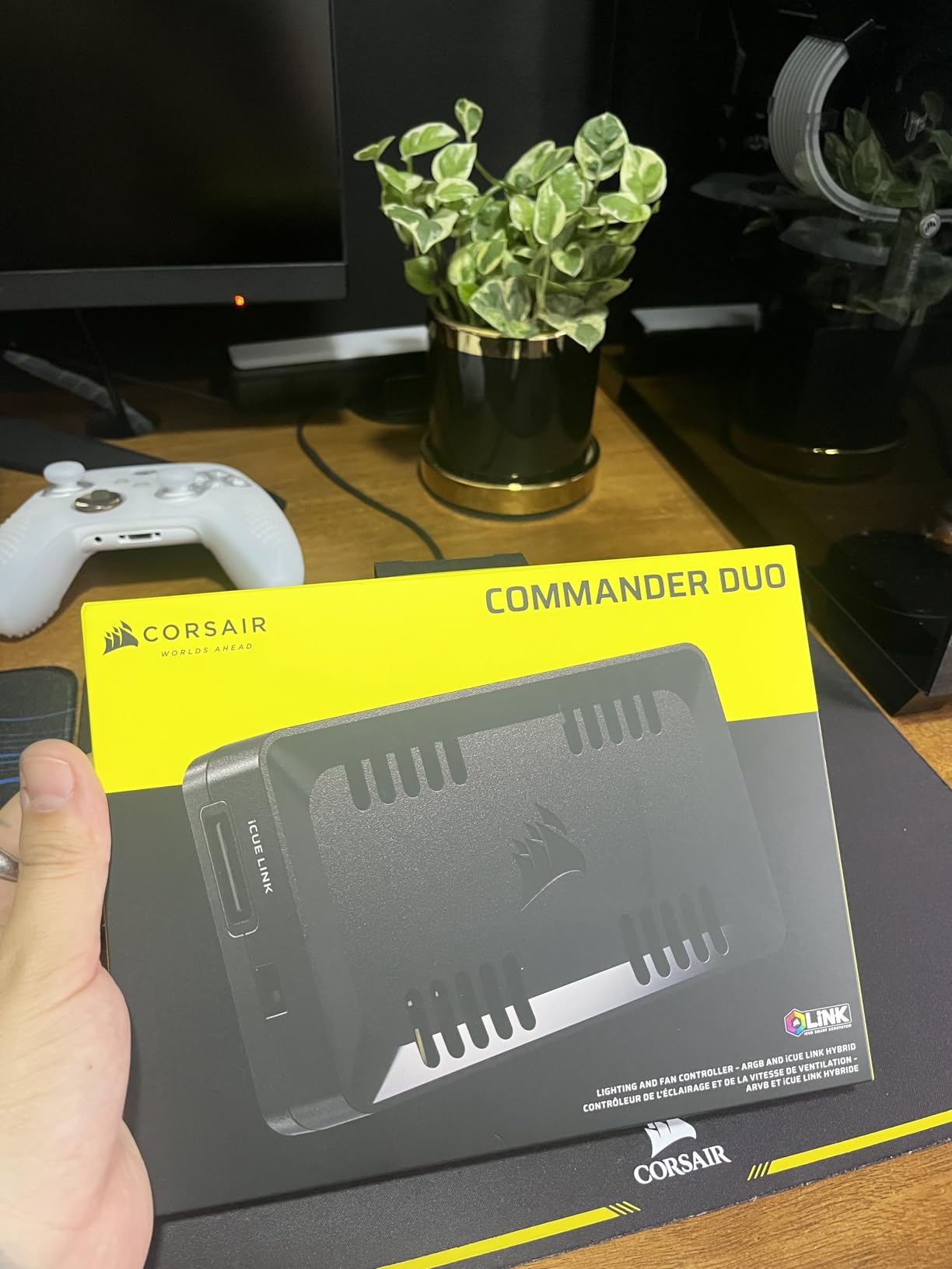 CORSAIR Commander Duo iCUE Link RGB Lighting and PWM ARGB Fan Controller - Control 12 Daisy-Chained PWM Fans, Two Flexible Temperature Sensors Included - Black customer photo 1