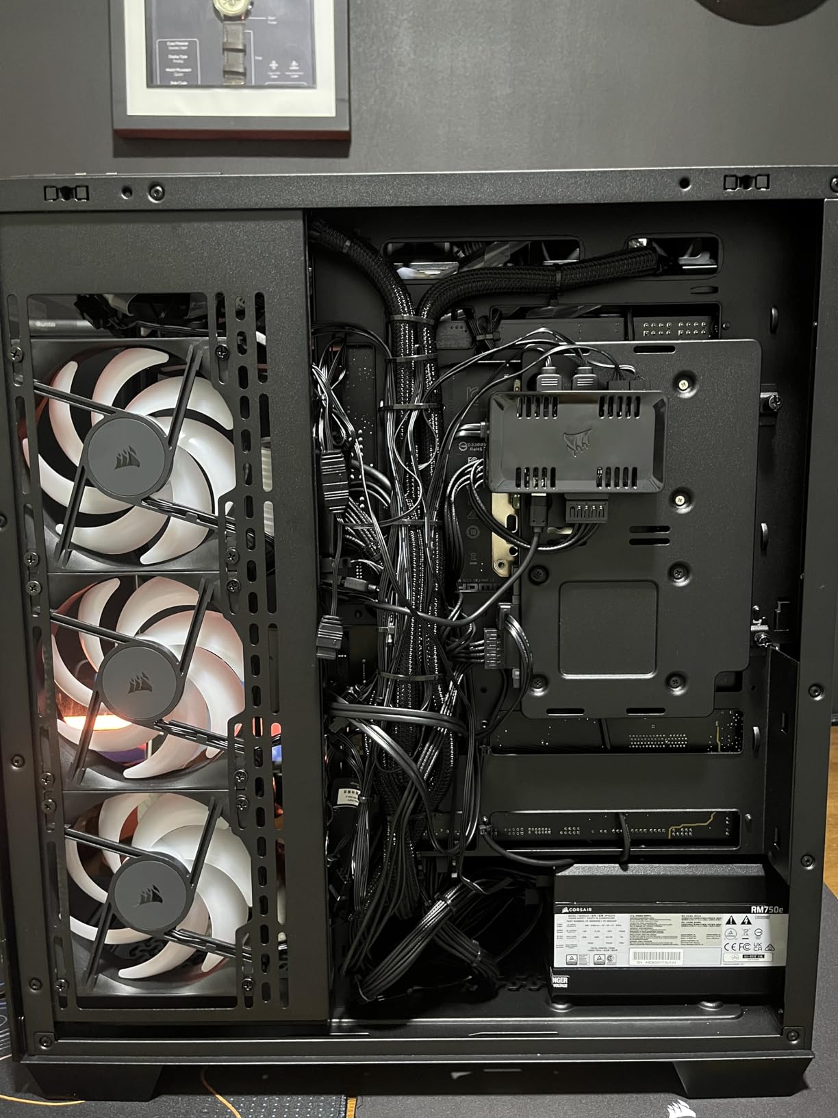 CORSAIR Commander Duo iCUE Link RGB Lighting and PWM ARGB Fan Controller - Control 12 Daisy-Chained PWM Fans, Two Flexible Temperature Sensors Included - Black customer photo 2