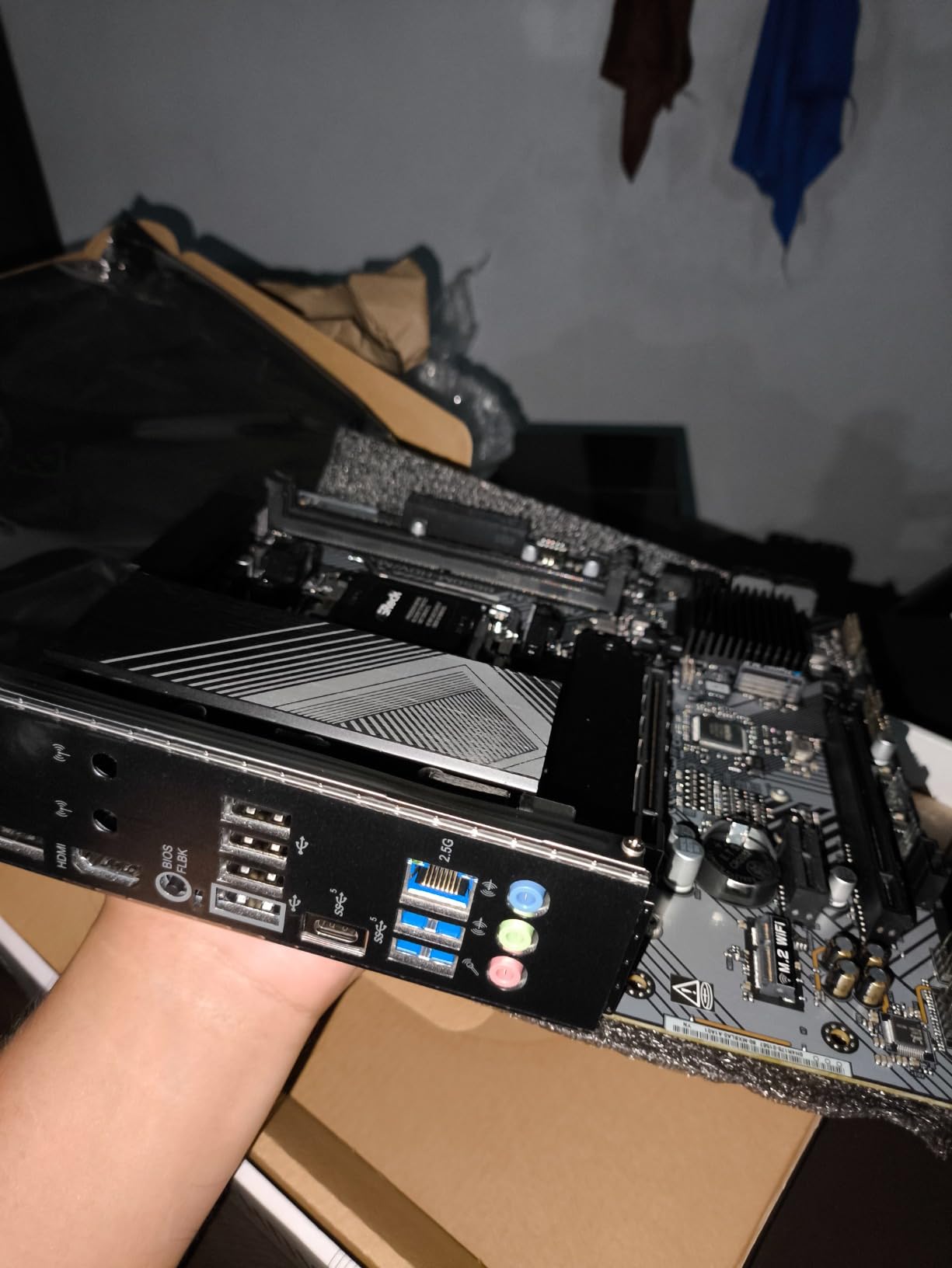 ASRock B650M-HDV M.2 White Micro-ATX AM5 Motherboard, AMD Ryzen 9000/8000/7000, PCIe 5.0 x16, DDR5 8200+ OC, Dual M.2 Gen5/Gen4, USB 3.2 Type-C, 2.5G LAN customer photo 1