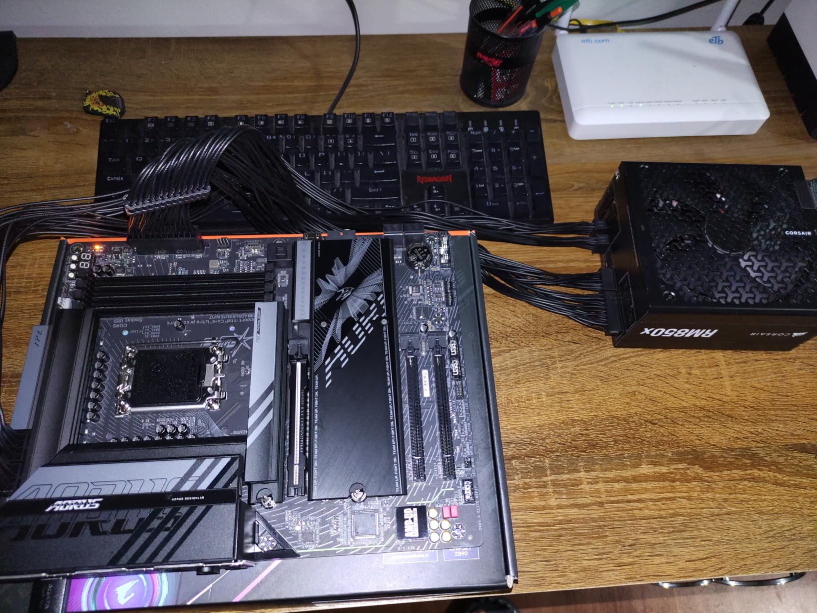 CORSAIR RM850x ATX 3.1 PCIe 5.1 Ready Fully Modular 850W Power Supply - Low-Noise, Cybenetics Gold Efficiency, Native 12V-2x6 Connector - Black customer photo 1