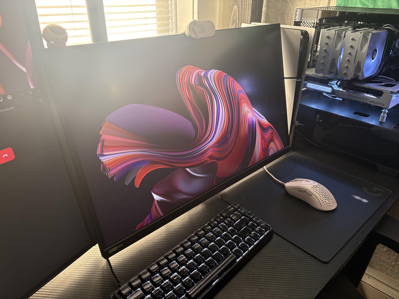 LG 27G640A-B 27-inch Ultragear QHD (2560 x 1440) IPS Gaming Monitor, 300Hz, 1ms, NVIDIA G-Sync, AMD FreeSync Premium, VESA DisplayHDR 400, HDMI 2.1, USB Type-C, Tilt/Height/Swivel/Pivot Stand, Black customer photo 2
