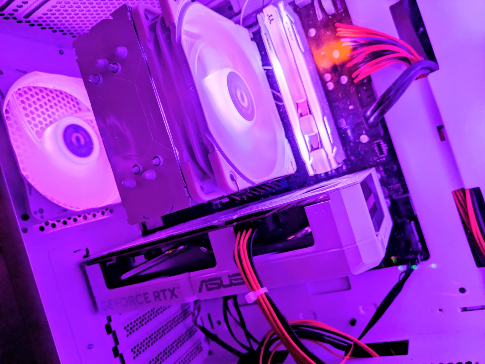 ASUS Dual NVIDIA GeForce RTX 5060 8GB GDDR7 White OC Edition Graphics Card (PCIe 5.0, DLSS 4, HDMI 2.1b, DisplayPort 2.1b, 2.5-Slot, Axial-tech Fan, Dual BIOS), 3 Year Warranty customer photo 2