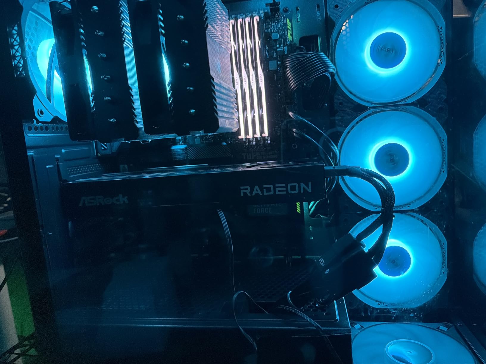 ASRock Radeon AI PRO R9700 Creator 32GB Professional Graphics Card, 2920 MHz Boost Clock, GDDR6, AMD RDNA 4, AI-Accelerators, DisplayPort 2.1a, PCIe 5.0, Blower Cooler customer photo 1