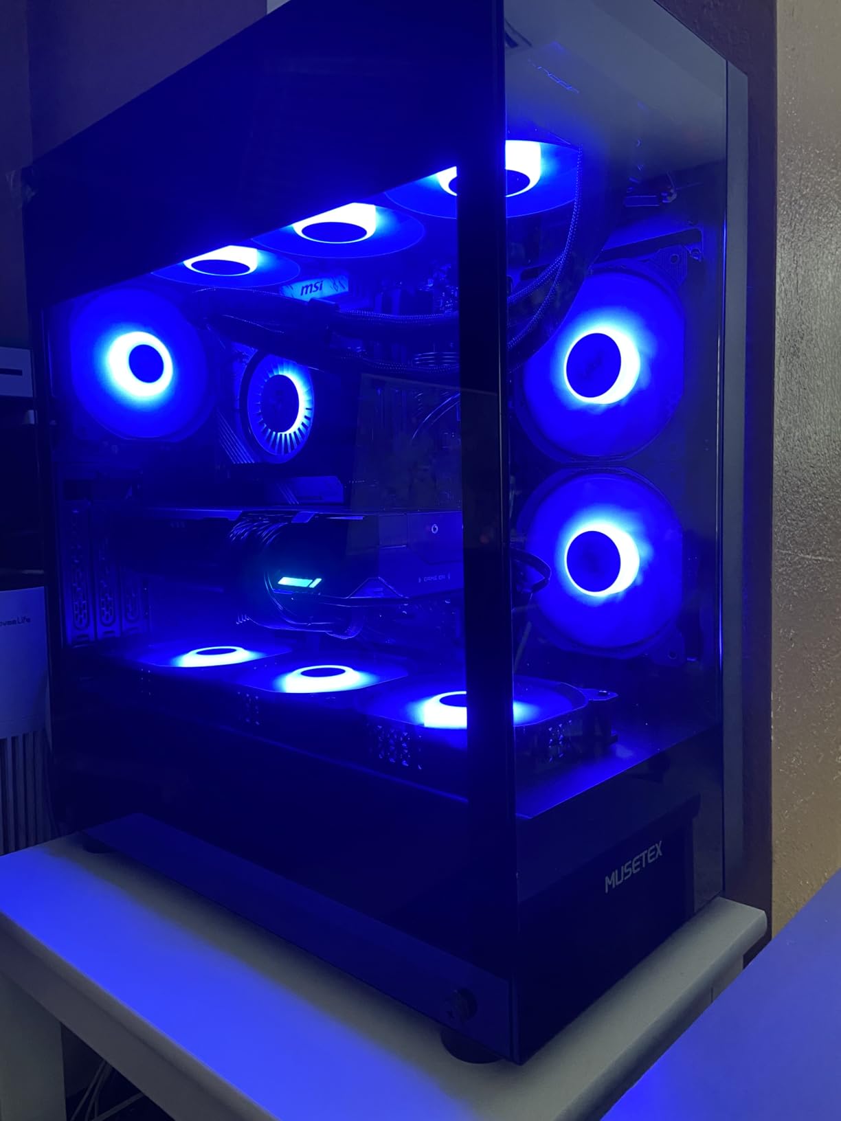 GIGABYTE Radeon RX 9070 XT Gaming OC ICE 16G Graphics Card (16GB GDDR6, 256-bit, PCIe 5.0, HDMI/DP 2.1, 2.7 Slot, Hawk Fan, Server-Grade Thermal Gel, Reinforced Structure) customer photo 2