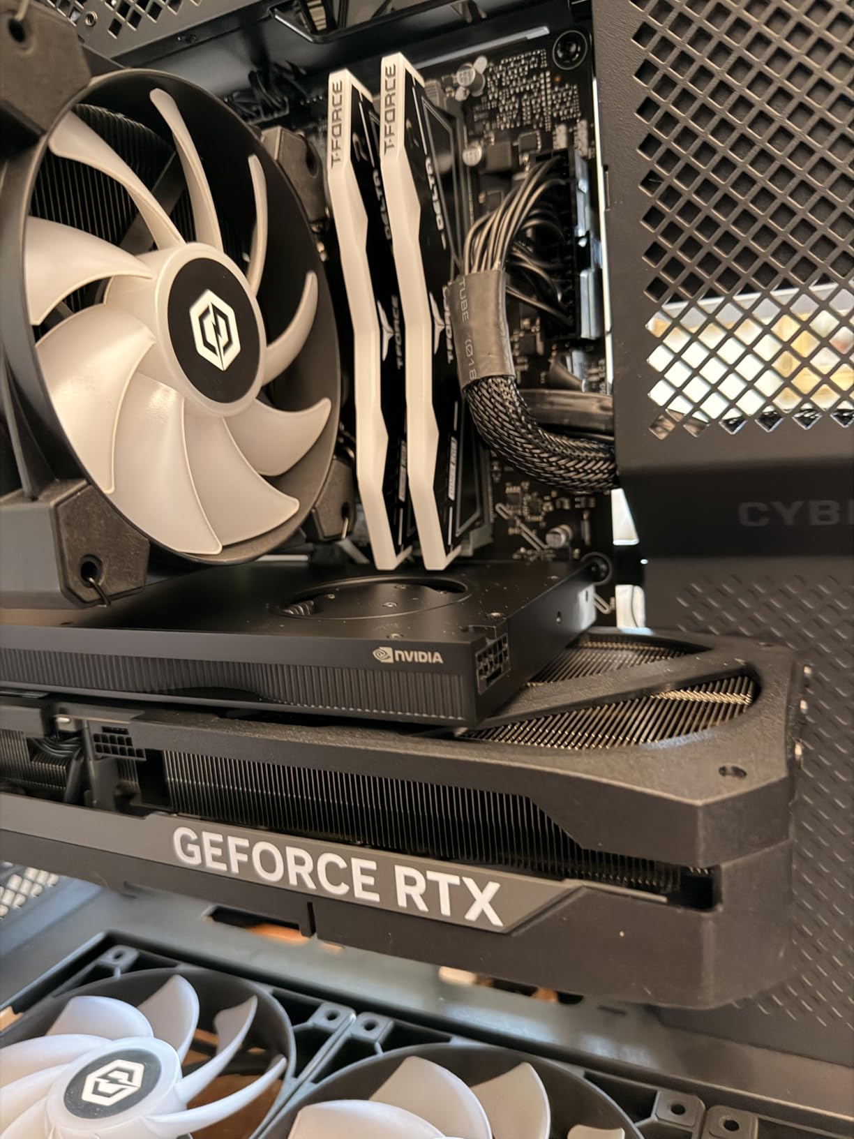 RTX PRO 4000 Blackwell Graphics Card - 24GB GDDR7 ECC Memory, PCIe 5.0 x16, 4X DisplayPort 2.1b, Single Slot Full Height AI Workstation GPU, Retail Packaging customer photo 1