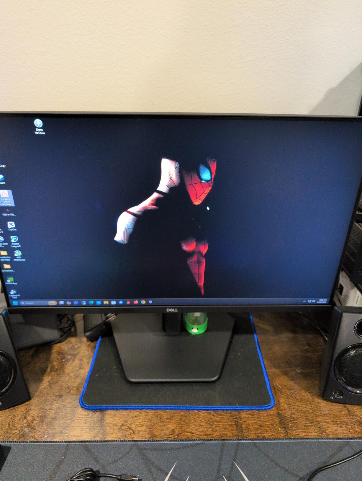 Dell 24 240Hz Gaming Monitor - SE2426HG - 23.8-inch FHD (1920x1080) 240Hz Display, in-Plane Switching (IPS) Technology, AMD FreeSync Premium, TUV 3-Star, 2X HDMI, DisplayPort 1.4, Tilt customer photo 1