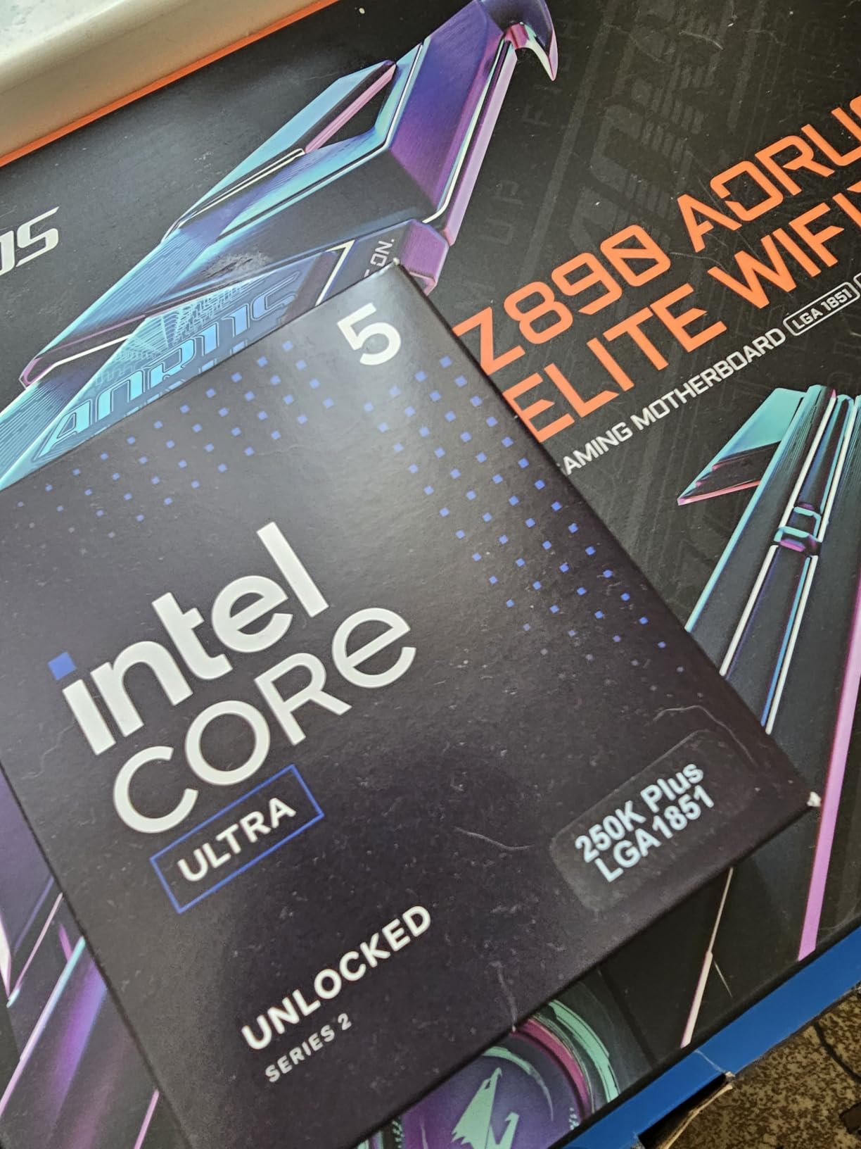 Intel Core Ultra 5 Processor 250K Plus 18 cores (6 P-cores + 12 E-cores) up to 5.3 GHz customer photo 2