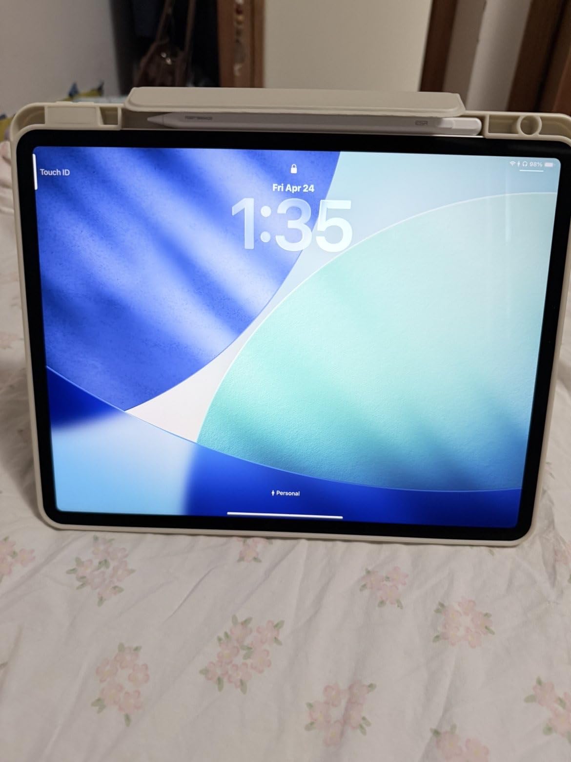 iPad Air 13-inch (M4): Liquid Retina Display, 256GB, 12MP Front/Back Camera, Wi-Fi 7 with Apple N1, Touch ID, All-Day Battery Life - Space Gray customer photo 1