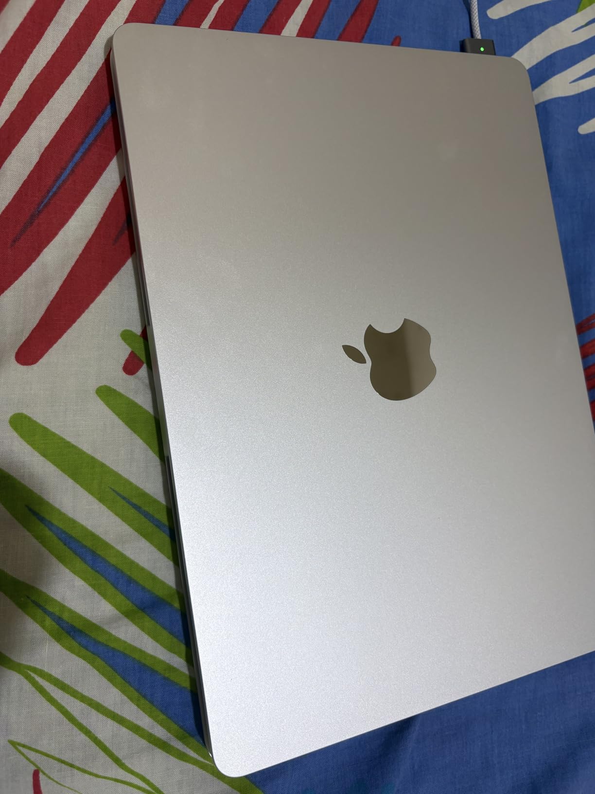 Apple 2026 MacBook Air 13-inch Laptop with M5 chip: Built for AI, 13.6-inch Liquid Retina Display, 16GB Unified Memory, 512GB SSD, 12MP Center Stage Camera, Touch ID, Wi-Fi 7; Midnight customer photo 2