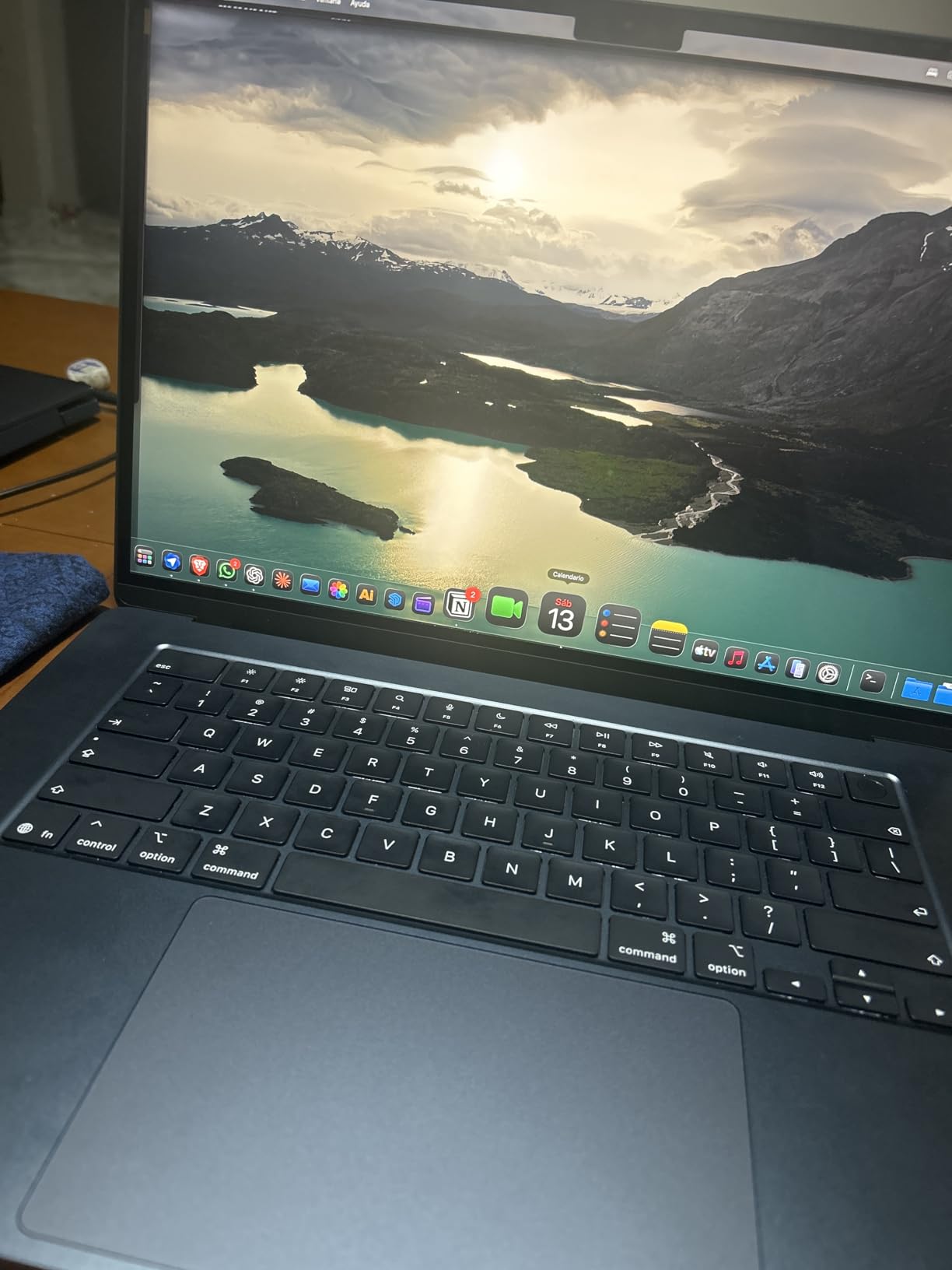Apple 2026 MacBook Air 15-inch Laptop with M5 chip: Built for AI, 15.3-inch Liquid Retina Display, 16GB Unified Memory, 512GB SSD, 12MP Center Stage Camera, Touch ID, Wi-Fi 7; Starlight customer photo 2