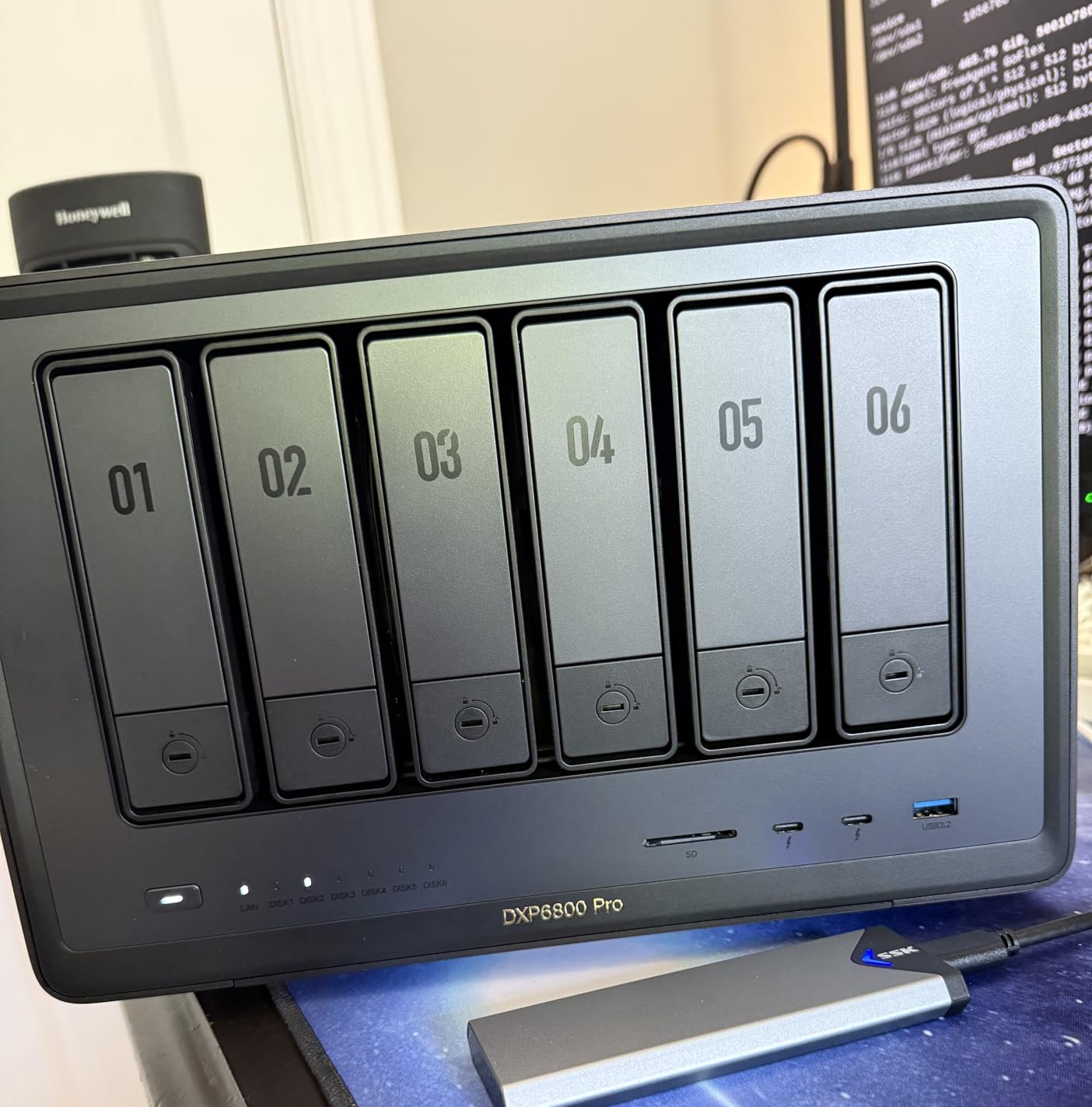 UGREEN NAS DXP4800 GT 4-Bay Desktop NAS, AMD R2514 CPU, 8GB DDR4 RAM | 2x 10GbE, 2X M.2 NVMe Slots, 4K HDMI Ideal for Smart Home Enthusiasts, Office Teams, Network Attached Storage (Diskless) customer photo 2
