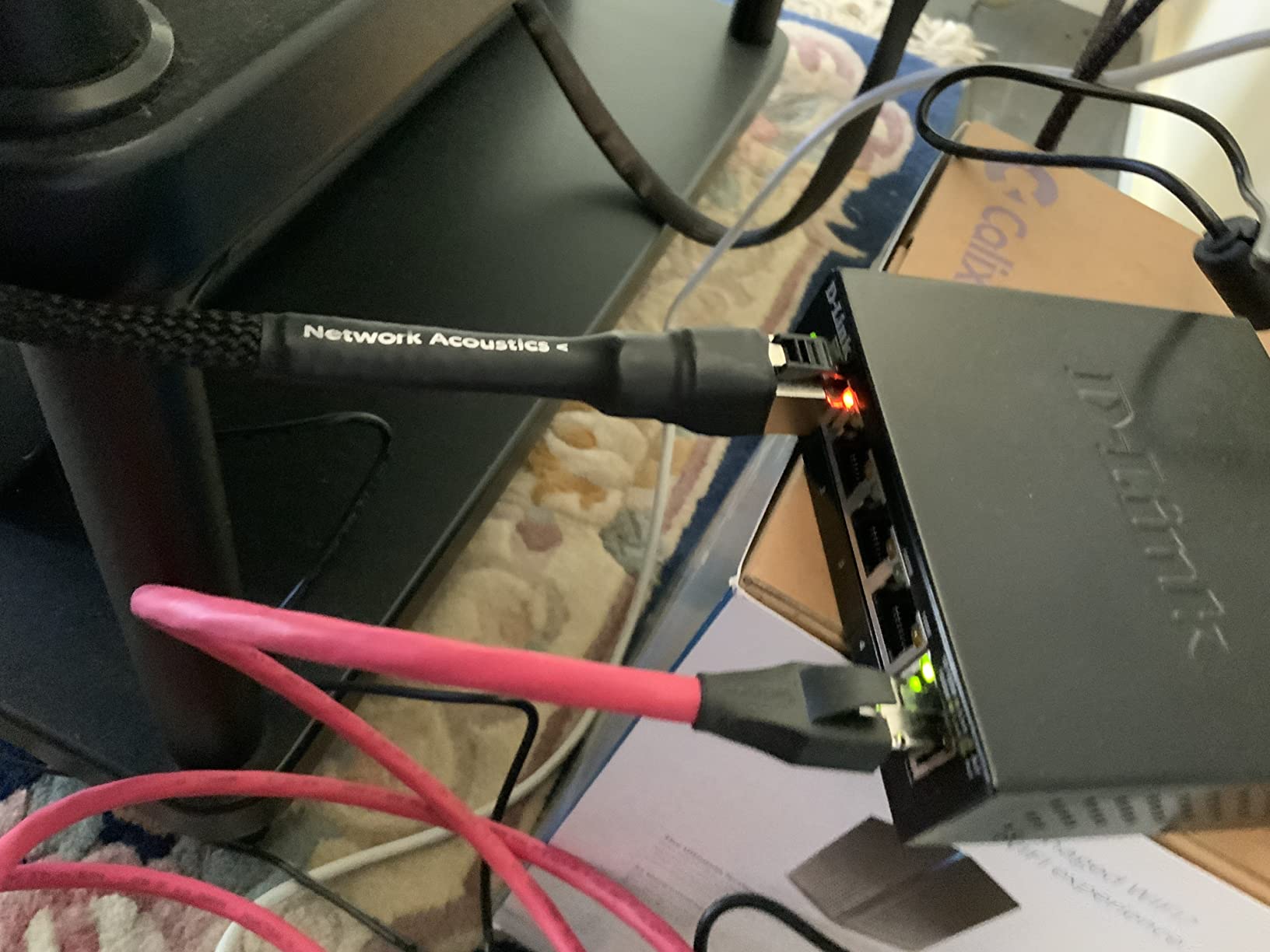D-Link DGS-108, 8 Port Gigabit Ethernet Switch Unmanaged, Network Splitter, Silent Fanless, Network Hub, Sturdy Metal with Shielded Ports, Compact Desktop/Wall Mount, QoS, Energy Saving, Plug and Play customer photo 2