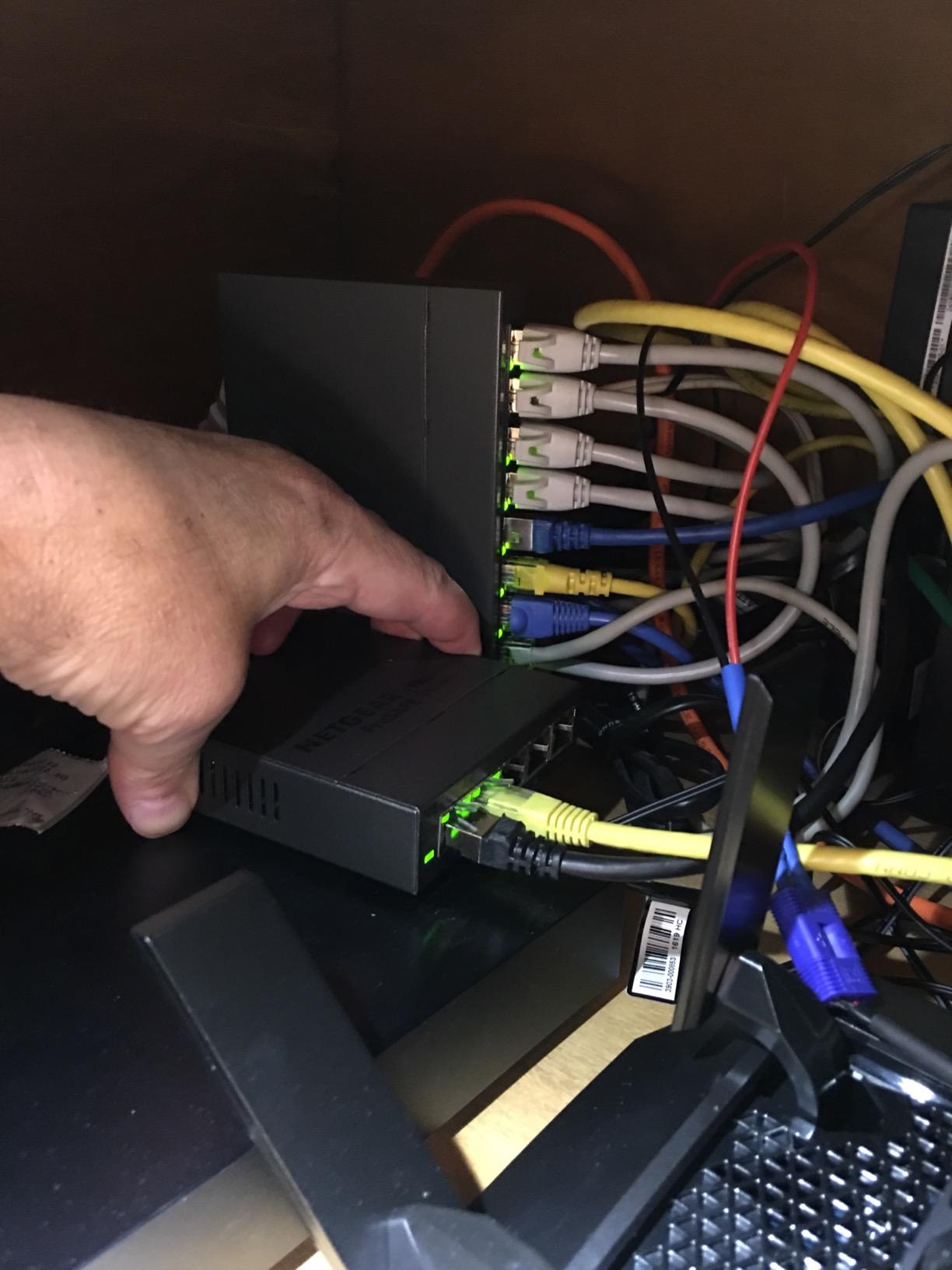 NETGEAR 5-Port Gigabit Ethernet Easy Smart Managed Switch (GS105Ev2) | Desktop or Wall Mount customer photo 1