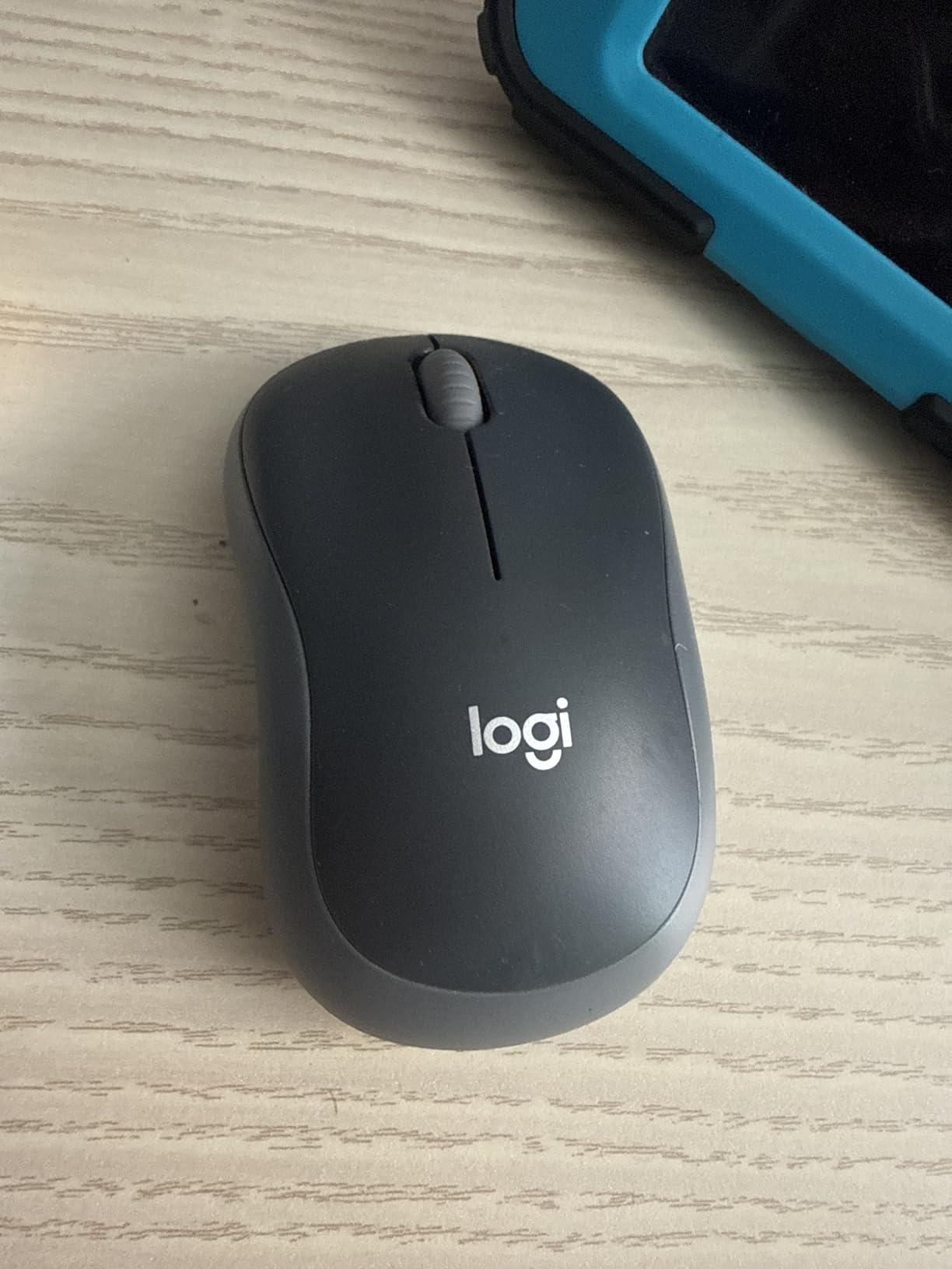 Logitech M185 Compact Ambidextrous Wireless Mouse with Rubber Grips - Blue customer photo 1