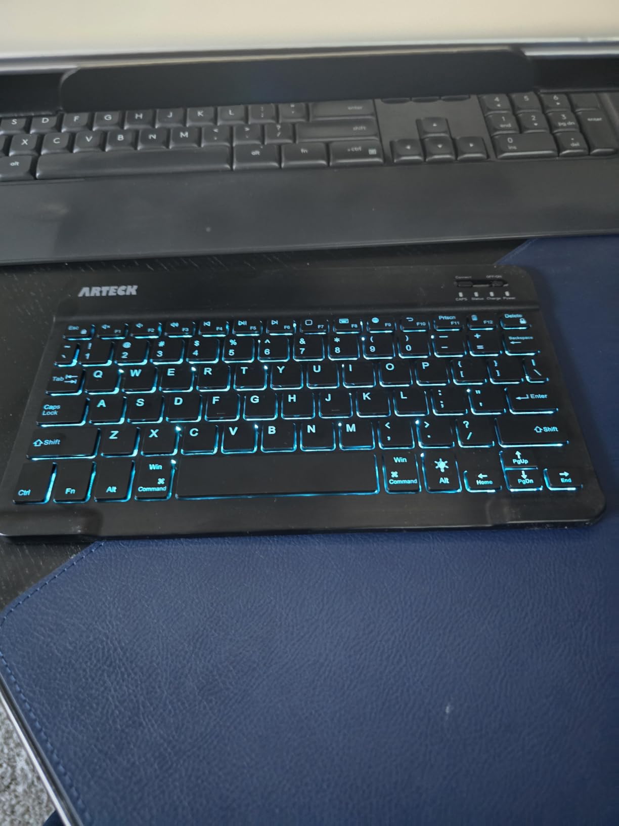 Arteck Universal Backlit Wireless Bluetooth Keyboard for iPad, Tablet, PC customer photo 2