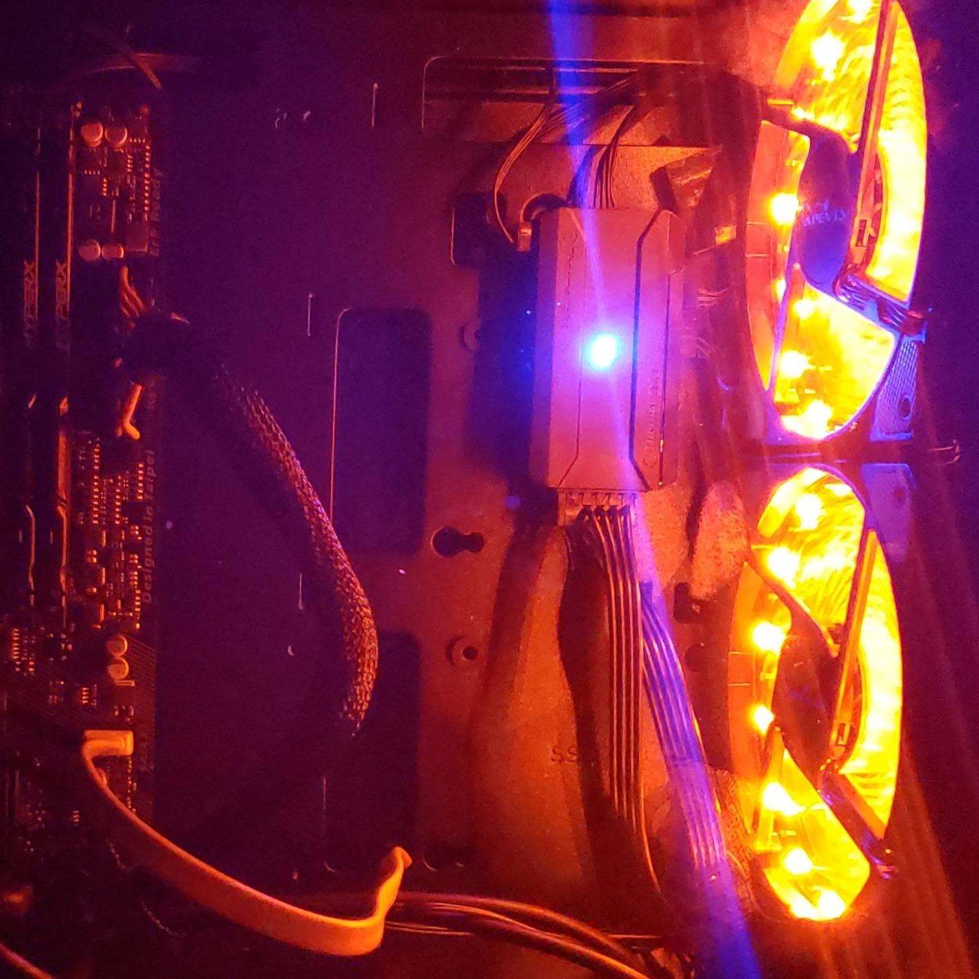 Thermaltake Commander FP SATA Powered 10 Port 4-Pin PWM Fan Hub AC-023-AN1NAN-A1, 3.2 x 1.7 x 0.7 inches customer photo 2