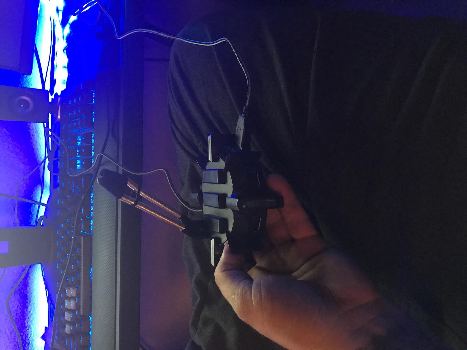 Enhance Pro Gaming Mouse Bungee Cable Holder 4 Port USB Hub with 7 LED Color Modes, Cable Management Support, Improved Accuracy and Weighted Design for Competitive Esports Games, Gaming Accessories customer photo 1