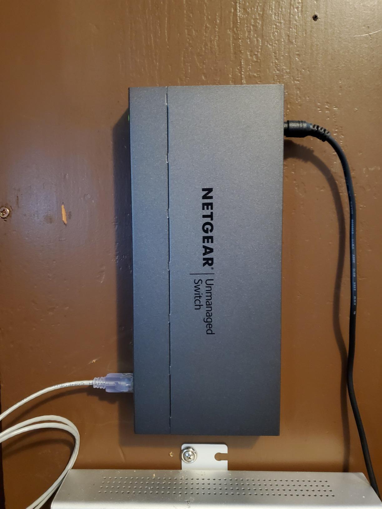 NETGEAR 8-Port PoE Gigabit Ethernet Unmanaged Network Switch (GS108PP) | With 8 x PoE+ Ports @ 123W Upgradeable, Desktop, Wall Mount or Rack Mount customer photo 1