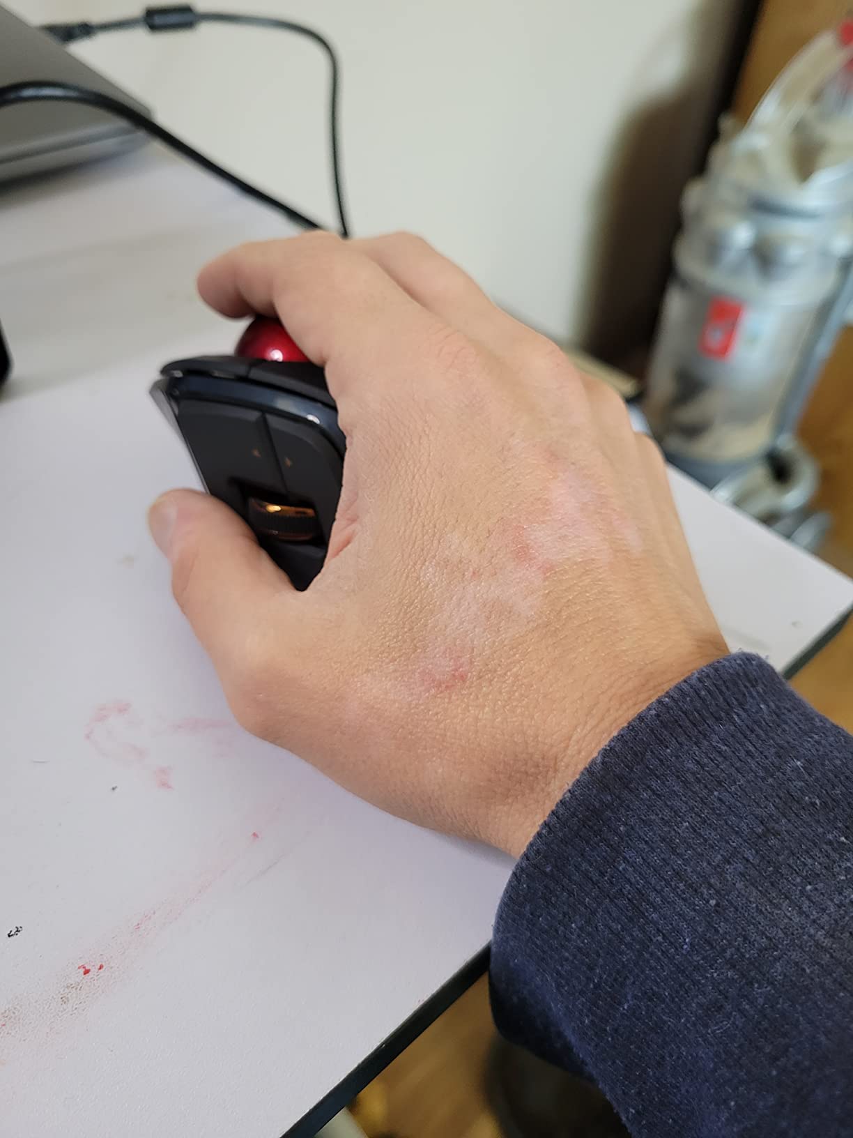 ELECOM DEFT PRO Trackball Mouse, Wired, Wireless, Bluetooth 3 Types Connection, Ergonomic Design, 8-Button Function, Red Ball, Windows11, MacOS (M-DPT1MRXBK) customer photo 1