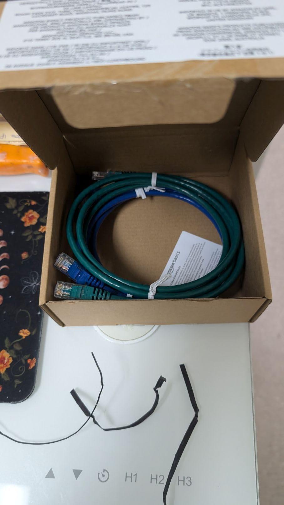 Amazon Basics 10Gbps High-Speed Cat6 Ethernet Network Patch Cable, RJ45, Gold-Plated Connectors, Snagless, 10 Foot, 5-Pack Multicolor customer photo 2