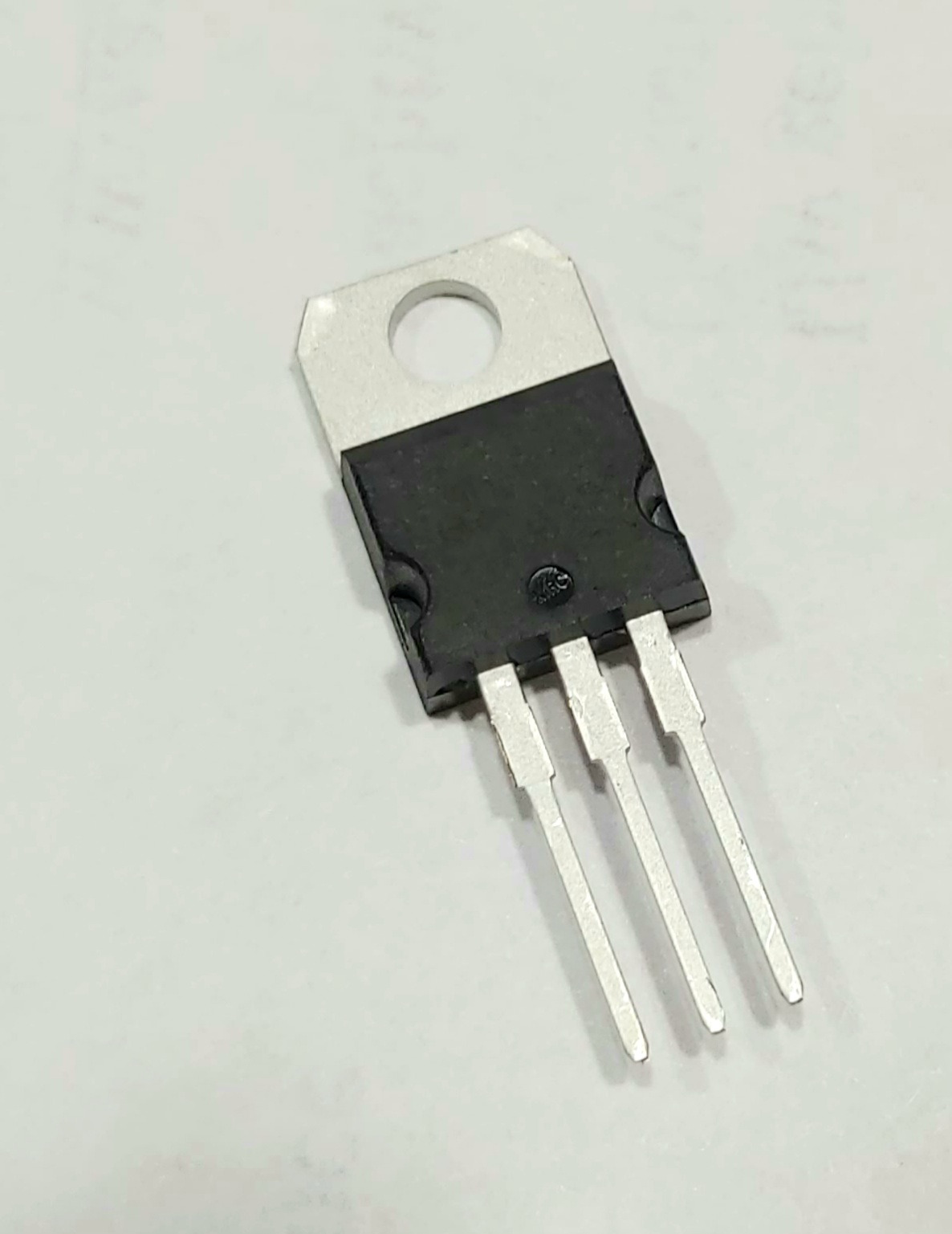 BOJACK 10 Values 50 Pcs LM317 L7805 L7806 L7808 L7809 L7810 L7812 L7815 L7818 L7824 TO-220 Package High Current Positive Voltage Regulator Assortment Kit customer photo 1