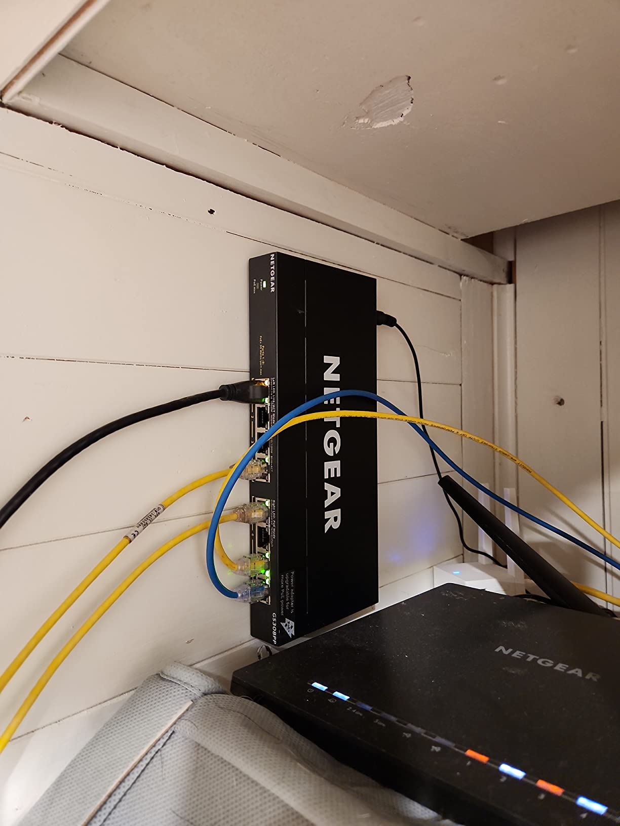 NETGEAR 8-Port PoE Gigabit Ethernet Unmanaged Network Switch (GS308PP) | Essentials Model with 8 x PoE+ Ports @ 83W, Desktop or Wall Mount customer photo 1
