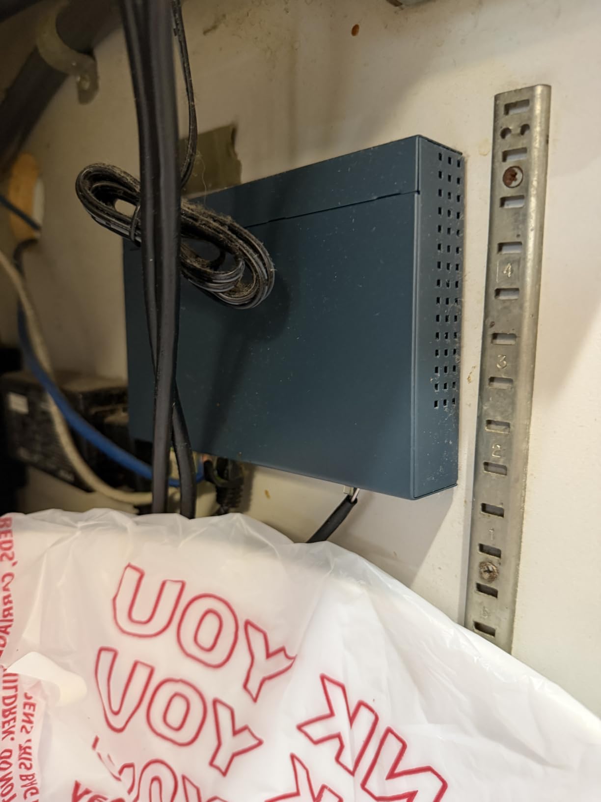 TP-Link 8 Port Gigabit PoE Switch | 8 PoE+ Ports @63W, w/ 1 Uplink Gigabit Port + 1 SFP Slot | Desktop/Wall-Mount | Plug & Play | Limited Lifetime Protection | Traffic Optimization (TL-SG1210P) customer photo 1