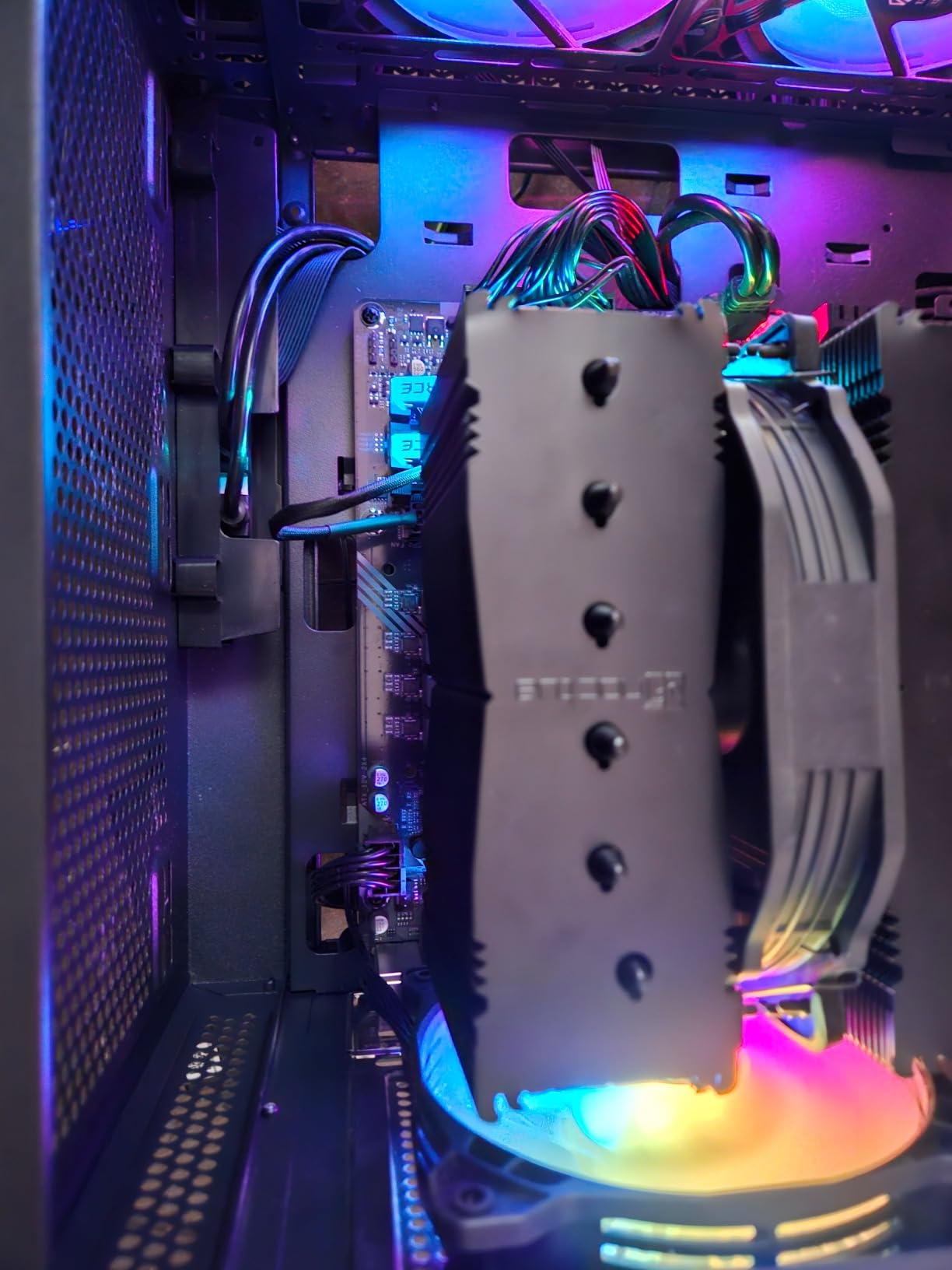Noctua NH-D15S chromax.Black, Quiet High-Performance CPU Cooler | 160mm Height, Low-Noise Cooling, 6 Heatpipes, For Intel & AMD, 140mm Fan, High RAM Compatibility, Rich Accessory Kit customer photo 1
