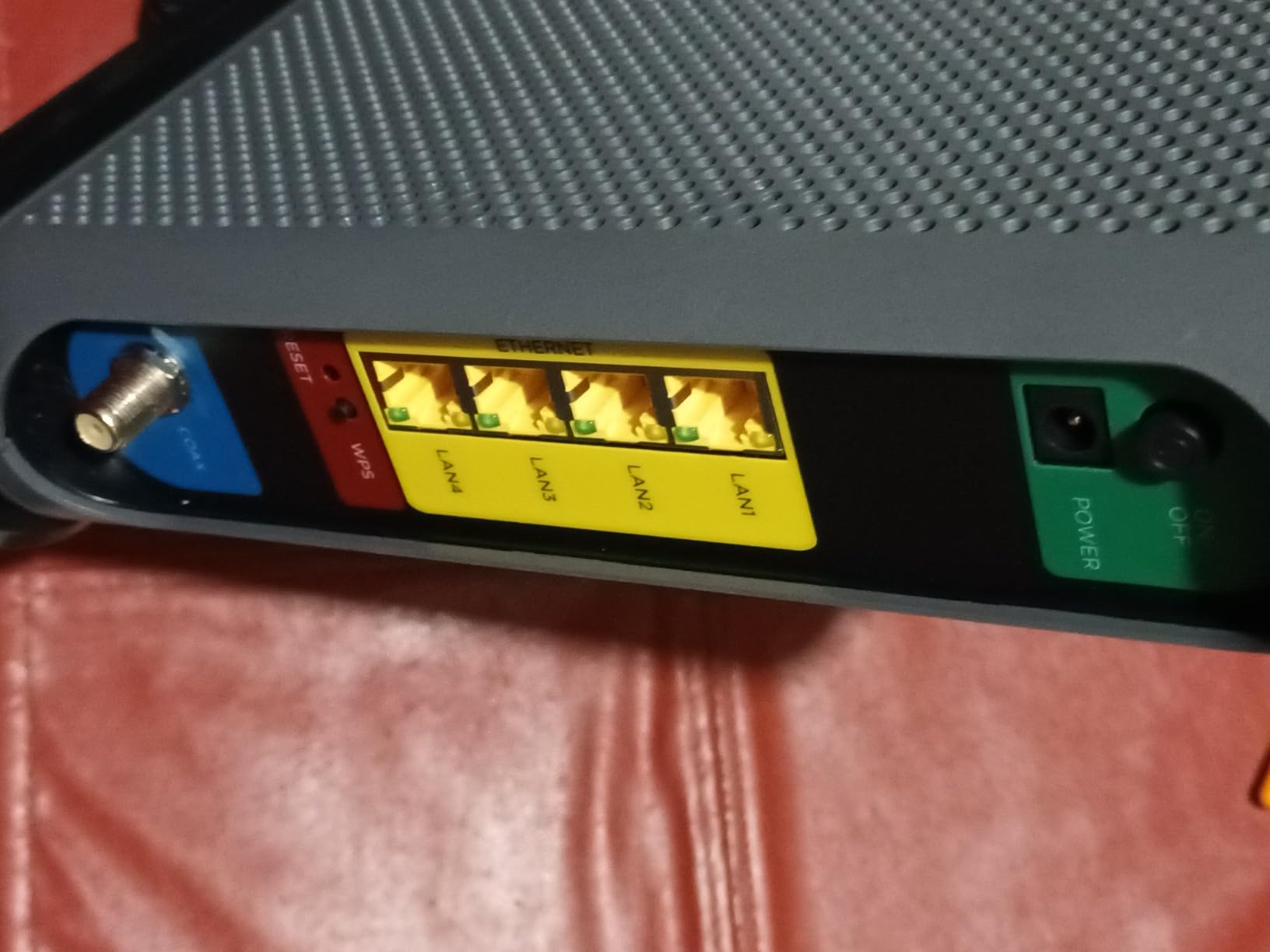 Motorola MG7700 Modem with Built in WiFi | Approved for Comcast Xfinity, Cox, Spectrum | for Plans Up to 800 Mbps | DOCSIS 3.0 + Gig WiFi Router (Renewed) customer photo 1