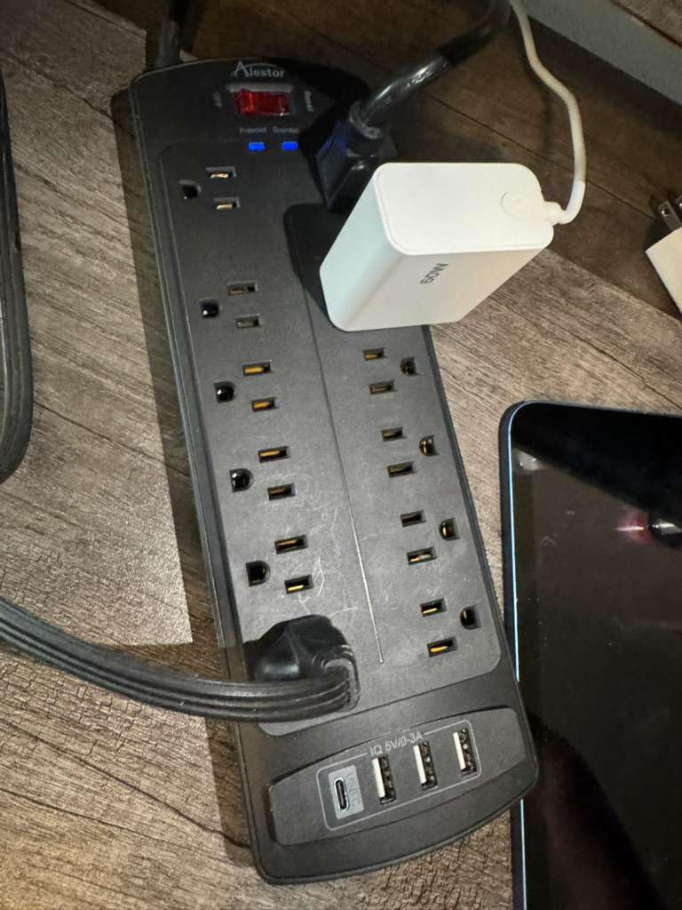 ALESTOR 6 Ft Surge Protector Power Strip with 12 Outlets and 4 USB Ports | 2700 Joules, 6 Feet Heavy Duty Extension Cord with Multiple Outlets for Home, Office, Dorm Room, ETL Listed, Black customer photo 2