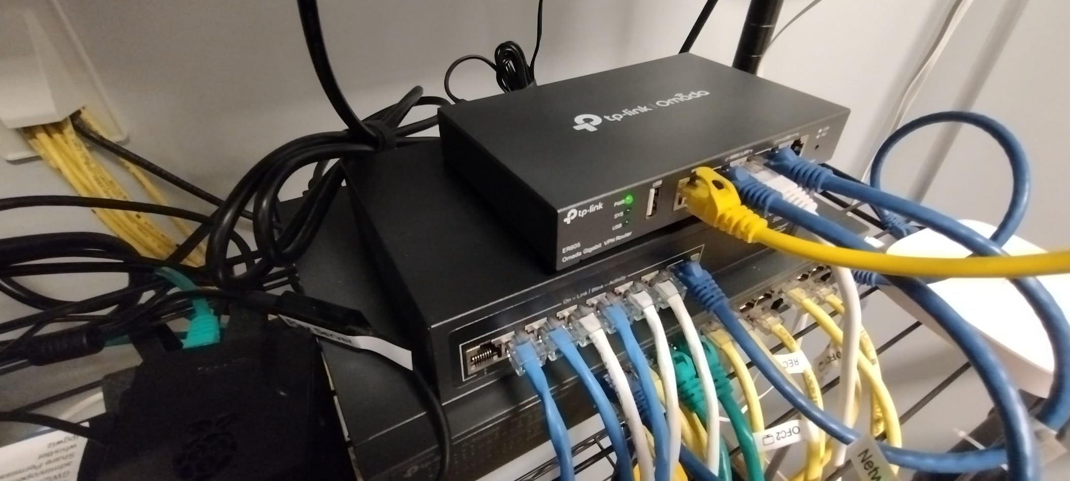 TP-Link ER605 V2, Wired Gigabit VPN Router customer photo 1