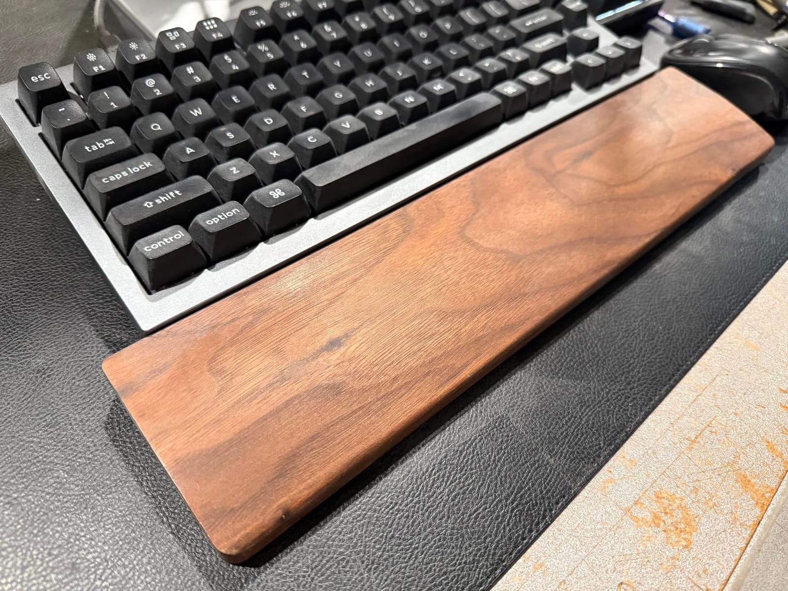 Faluber Wooden Wrist Rest, 17.3-inch Length and 20mm Thickness for Full-Sized Keyboard, Palm Rest, Ergonomic Design for Mechanical Gaming Keyboard, Wipe Clean (Fullsize-440mm, Walnut Wood) customer photo 2