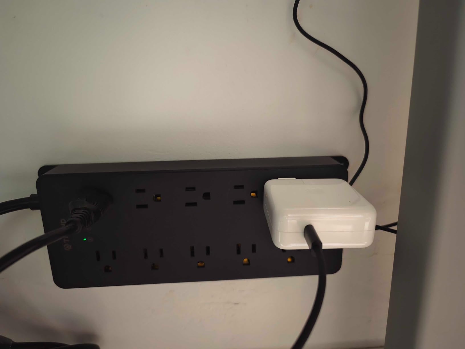 TROND Power Strip Surge Protector, 4000J, ETL Listed, Flat Plug 5ft | 10 Widely Spaced Outlets with 2 USB A and 2 USB C, Wall Mountable, 1875W/15A, for Home Office Garage, Black customer photo 2