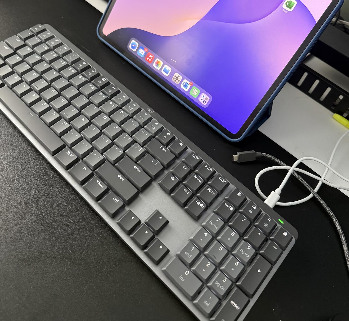 Logitech MX Mechanical Wireless Illuminated Keyboard Tactile - Graphite | Low-profile full-size, 3 device Bluetooth pairing, Smart backlight auto-adjusts, USB-C rechargeable, Up to 15 day battery customer photo 1