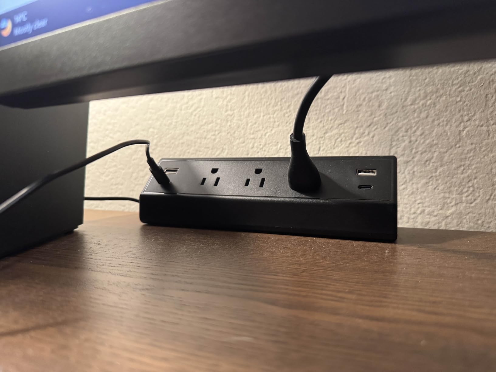 Jgstkcity Desk Clamp Power Strip, 40W Total Fast Charging Station, 2 PD 20W USB C Ports, Desk Edge Mount Surge Protector for Home Office, 3 Outlets, Fit 1.96
