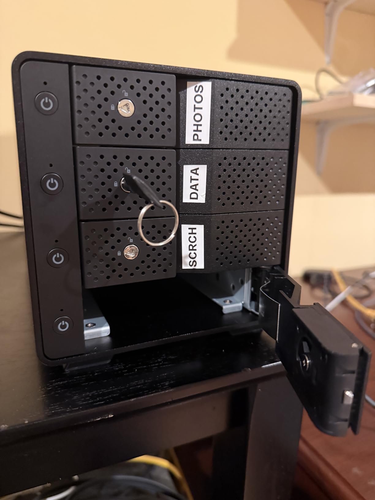 SABRENT 10-Bay USB-C 10Gbps Hard Drive Docking Station, DAS (DS-UCTB) customer photo 2