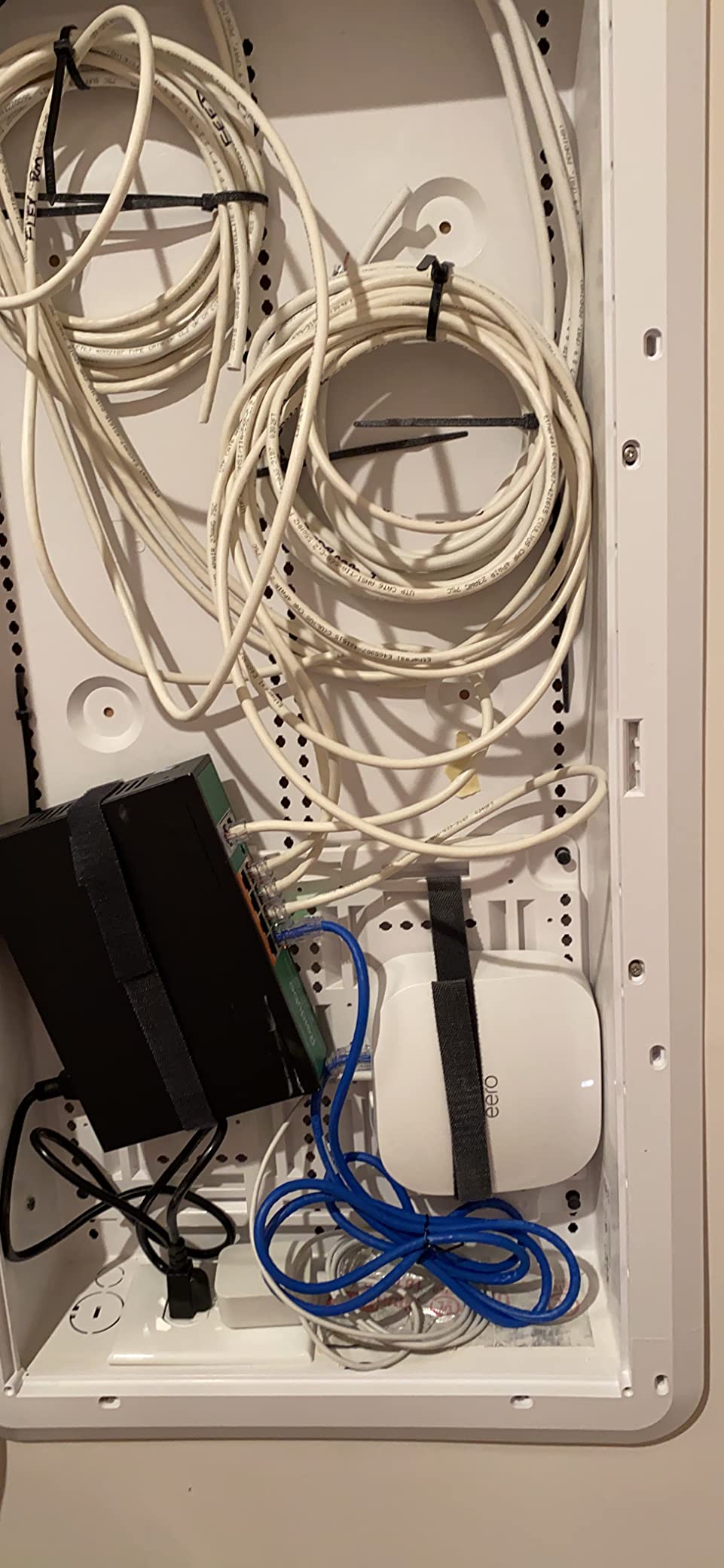 8 Port Gigabit PoE Switch with 2 Gigabit Uplink, 1000Mbps PoE Ethernet Unmanaged Network Switch, 120W, Plug & Play, VLAN, Suitable for Access Point-AP and PoE Surveillance Camera customer photo 1