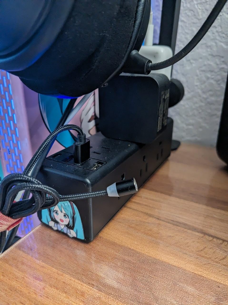 CCCEI Desk Clamp Power Strip with 9 Outlets, Desktop Edge Mount Surge Protector with USB-A and USB-C Ports, Widely Spaced Desk Outlet Fast Charging Station, 6 FT Flat Plug, Fit 1.6 inch Table customer photo 1